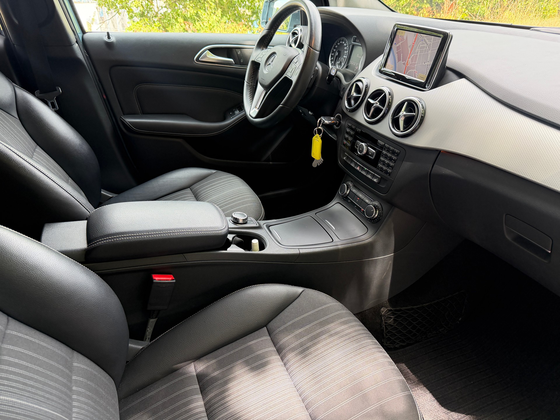 MERCEDES-BENZ B 200 7G-DCT-image-13
