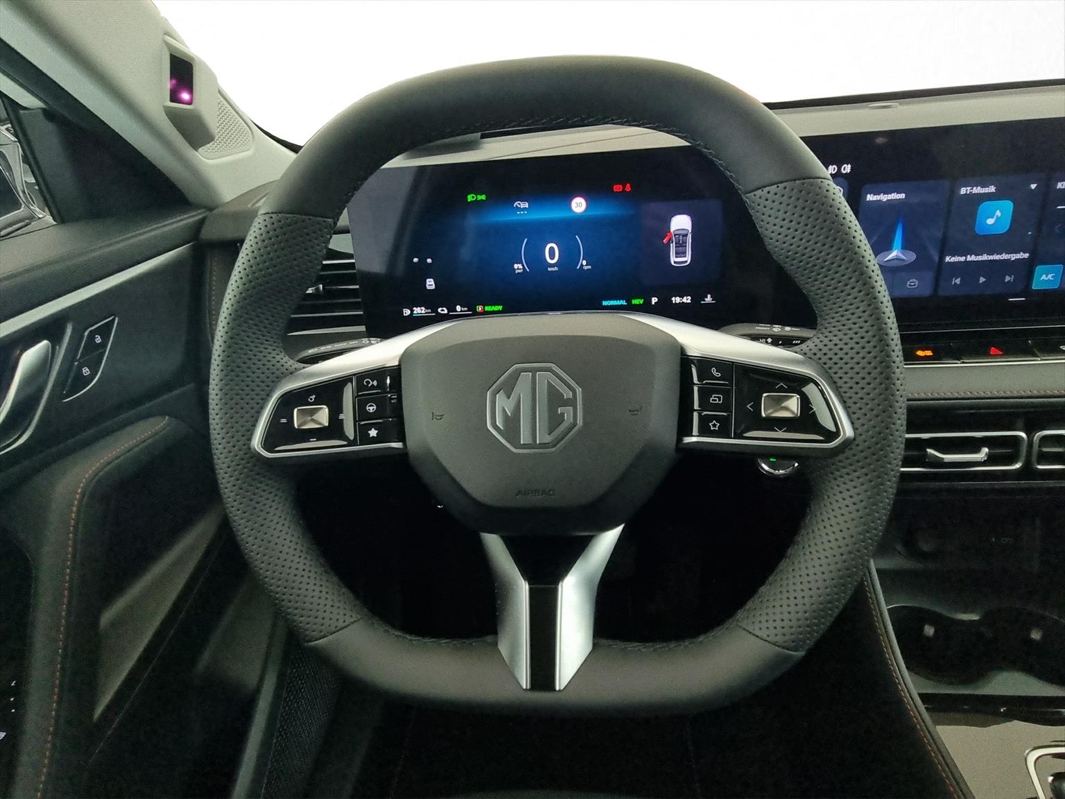 MG MG HS 1.5 T PHEV Luxury-image-8