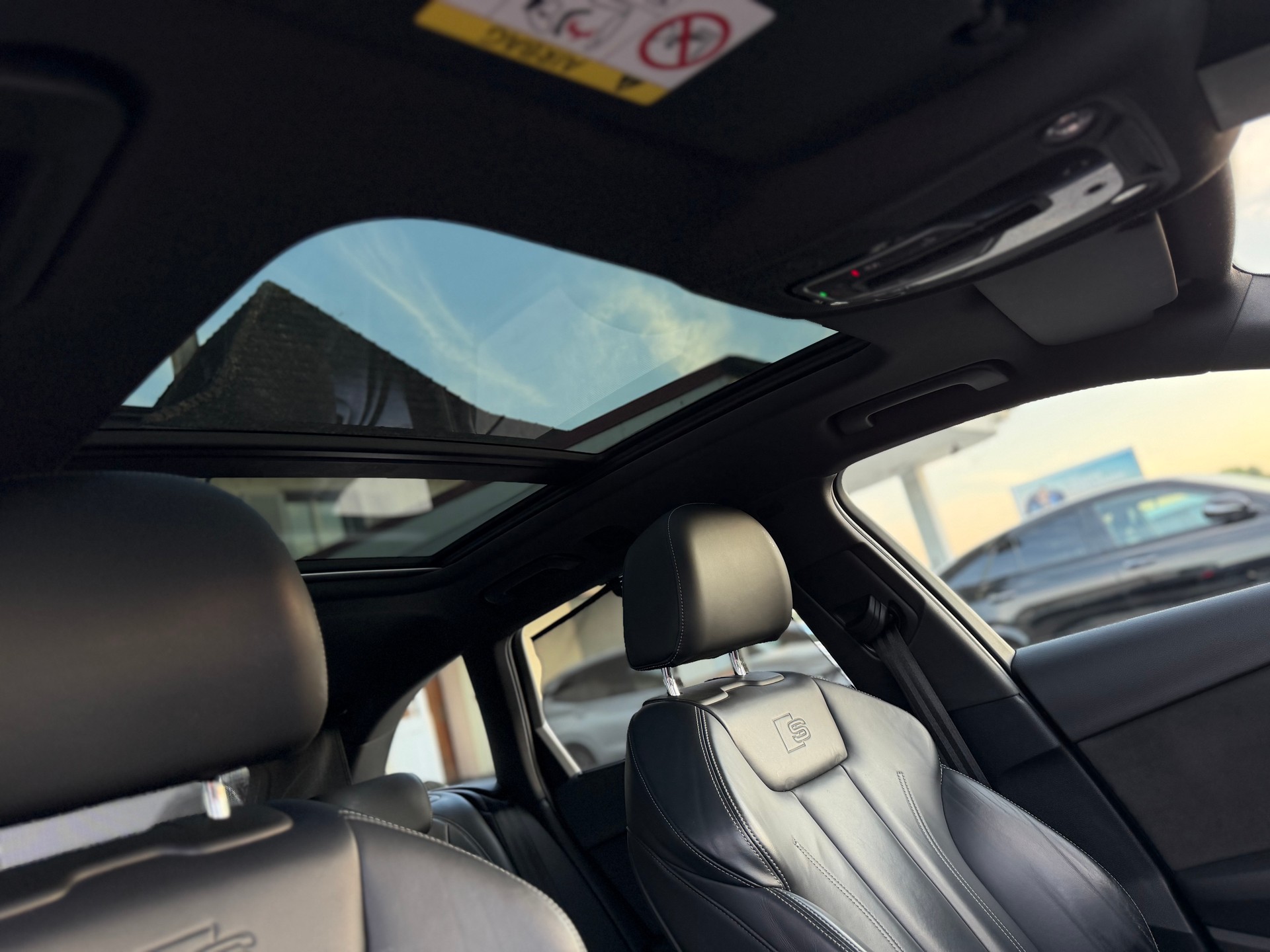AUDI A4 Avant 2.0 TFSI Sport quattro S-tronic-image-19