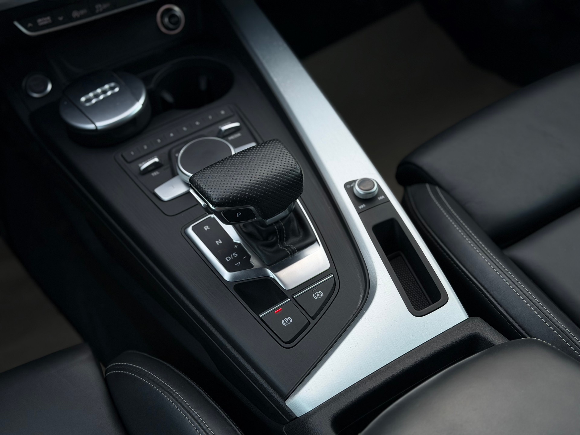 AUDI A4 Avant 2.0 TFSI Sport quattro S-tronic-image-18
