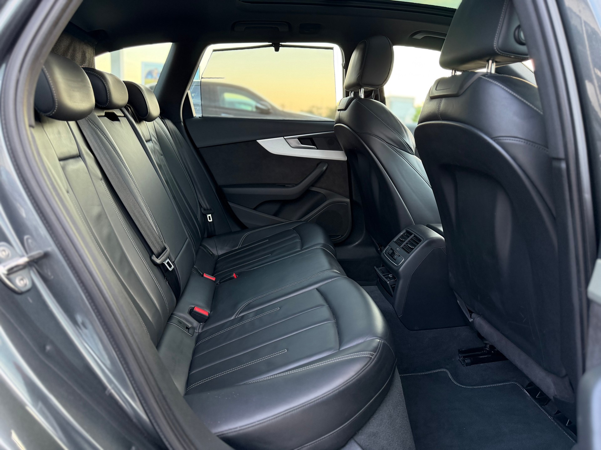 AUDI A4 Avant 2.0 TFSI Sport quattro S-tronic-image-13