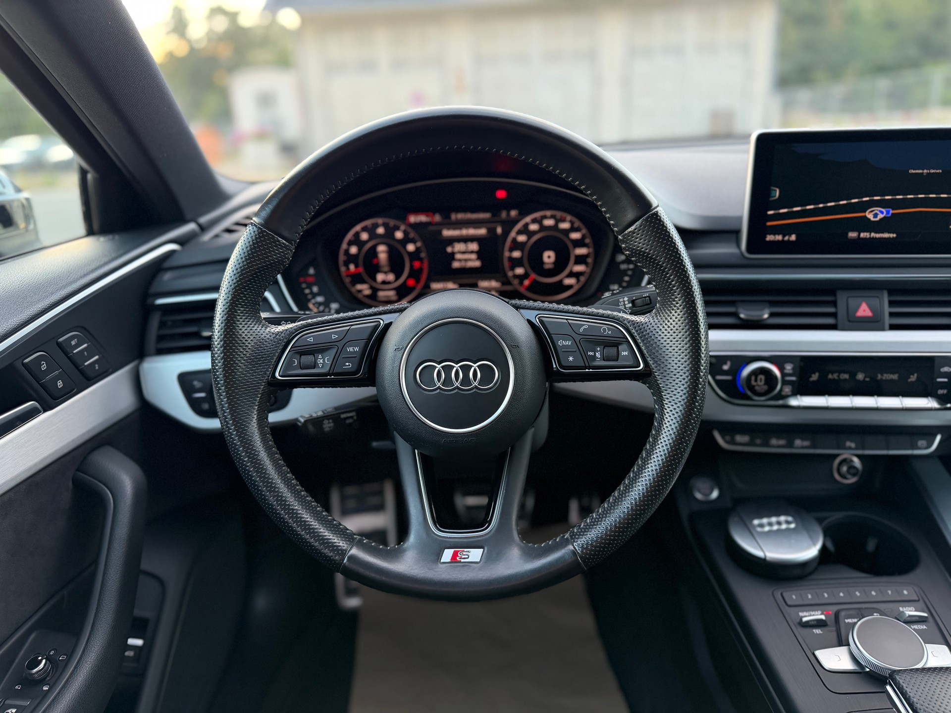 AUDI A4 Avant 2.0 TFSI Sport quattro S-tronic-image-16