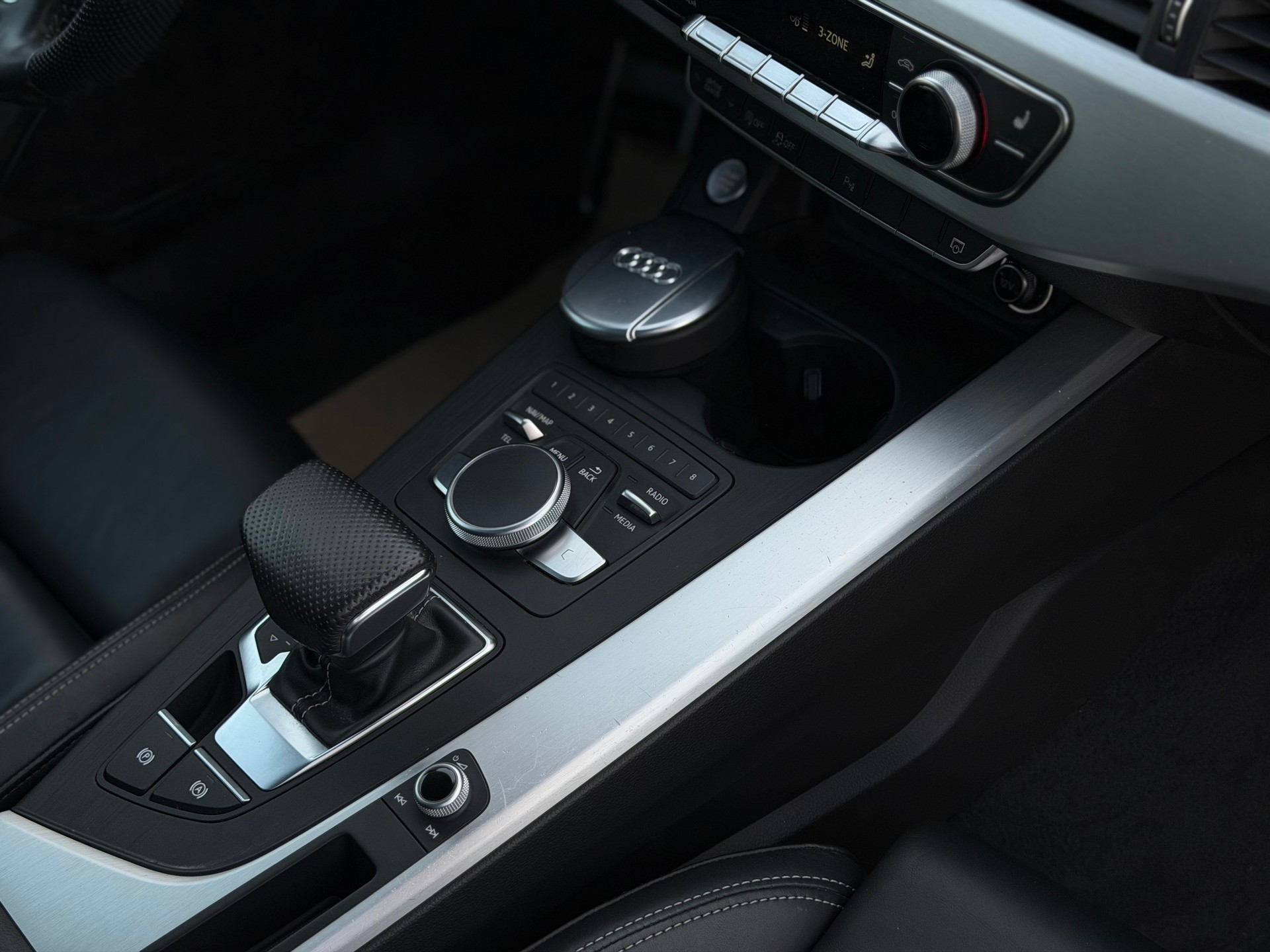 AUDI A4 Avant 2.0 TFSI Sport quattro S-tronic-image-17