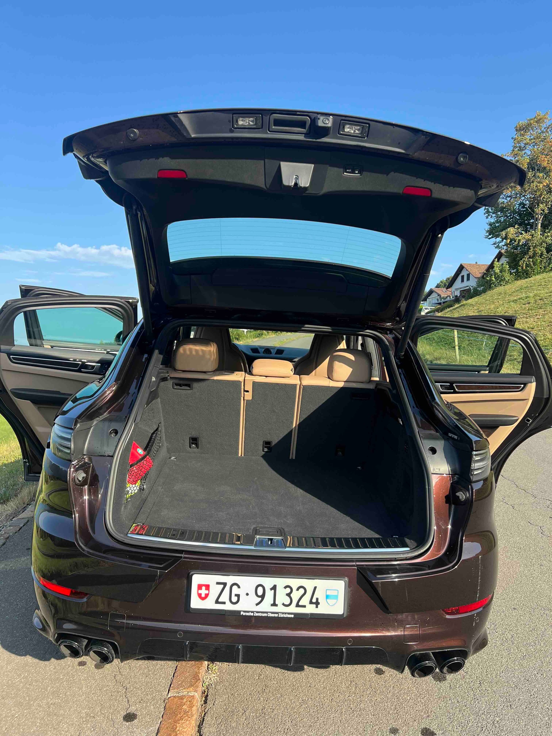 PORSCHE 4.0 V8 GTS Coupé-image-9