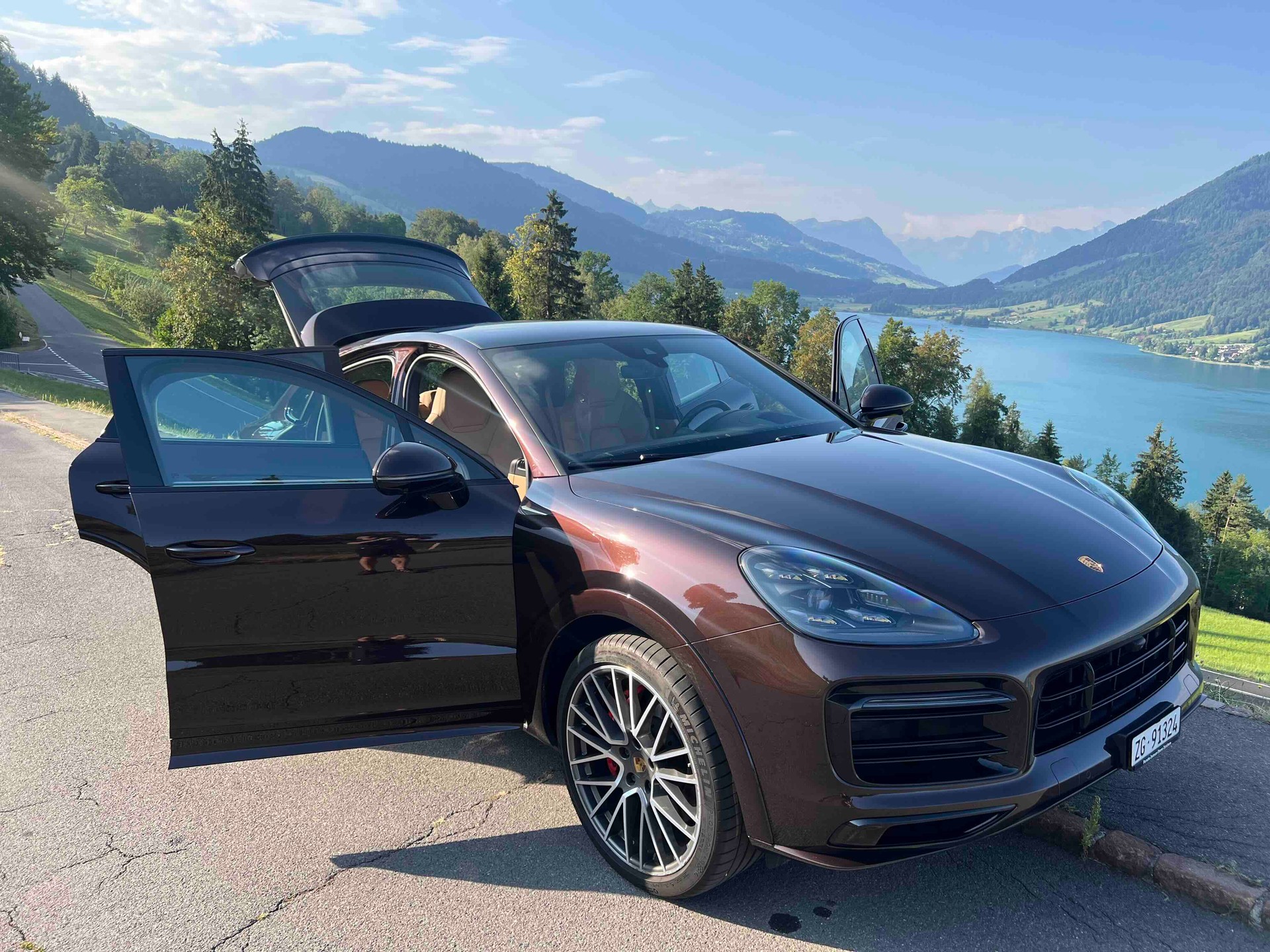 PORSCHE 4.0 V8 GTS Coupé-image-1