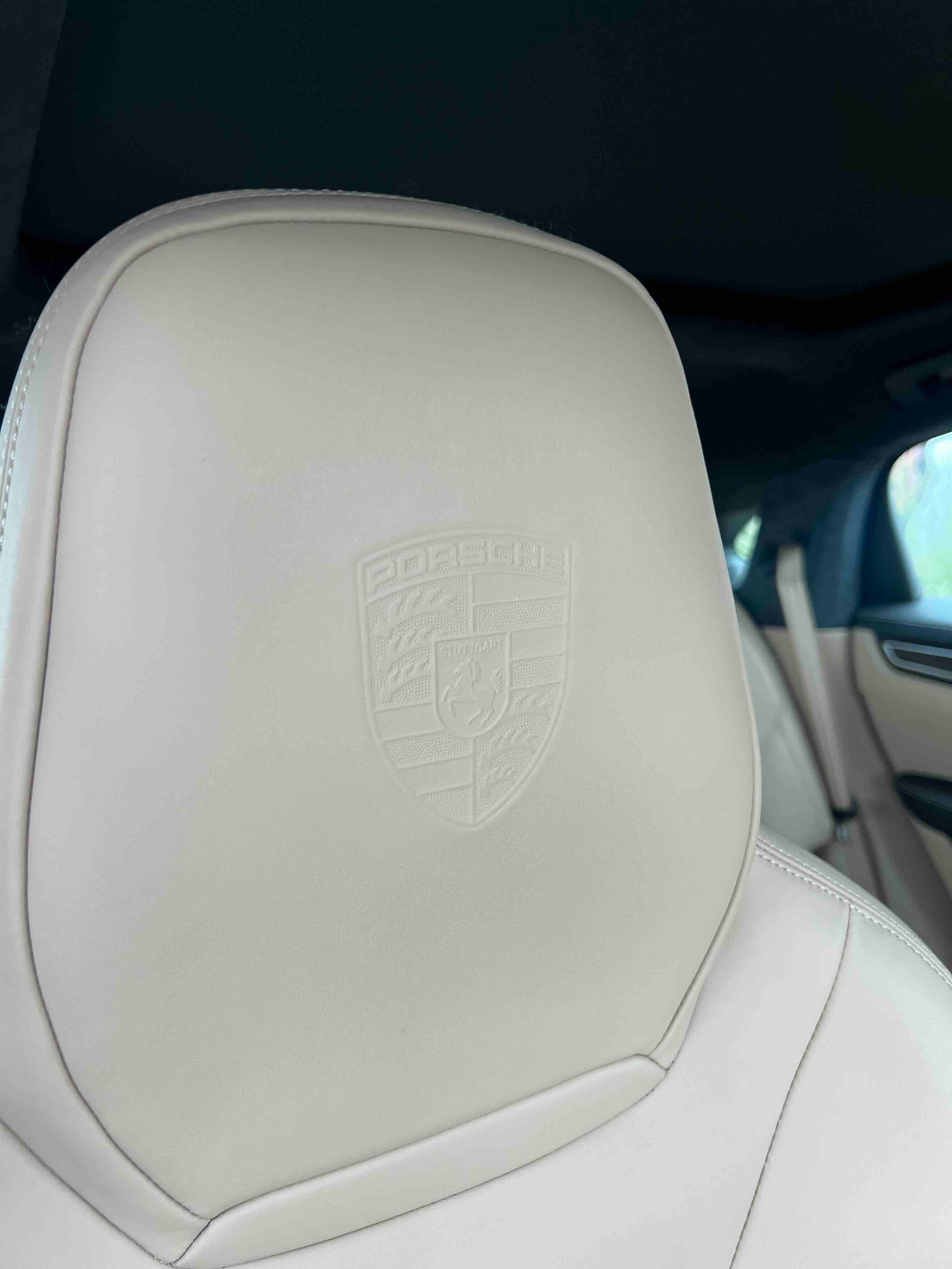 PORSCHE 4.0 V8 GTS Coupé-image-6