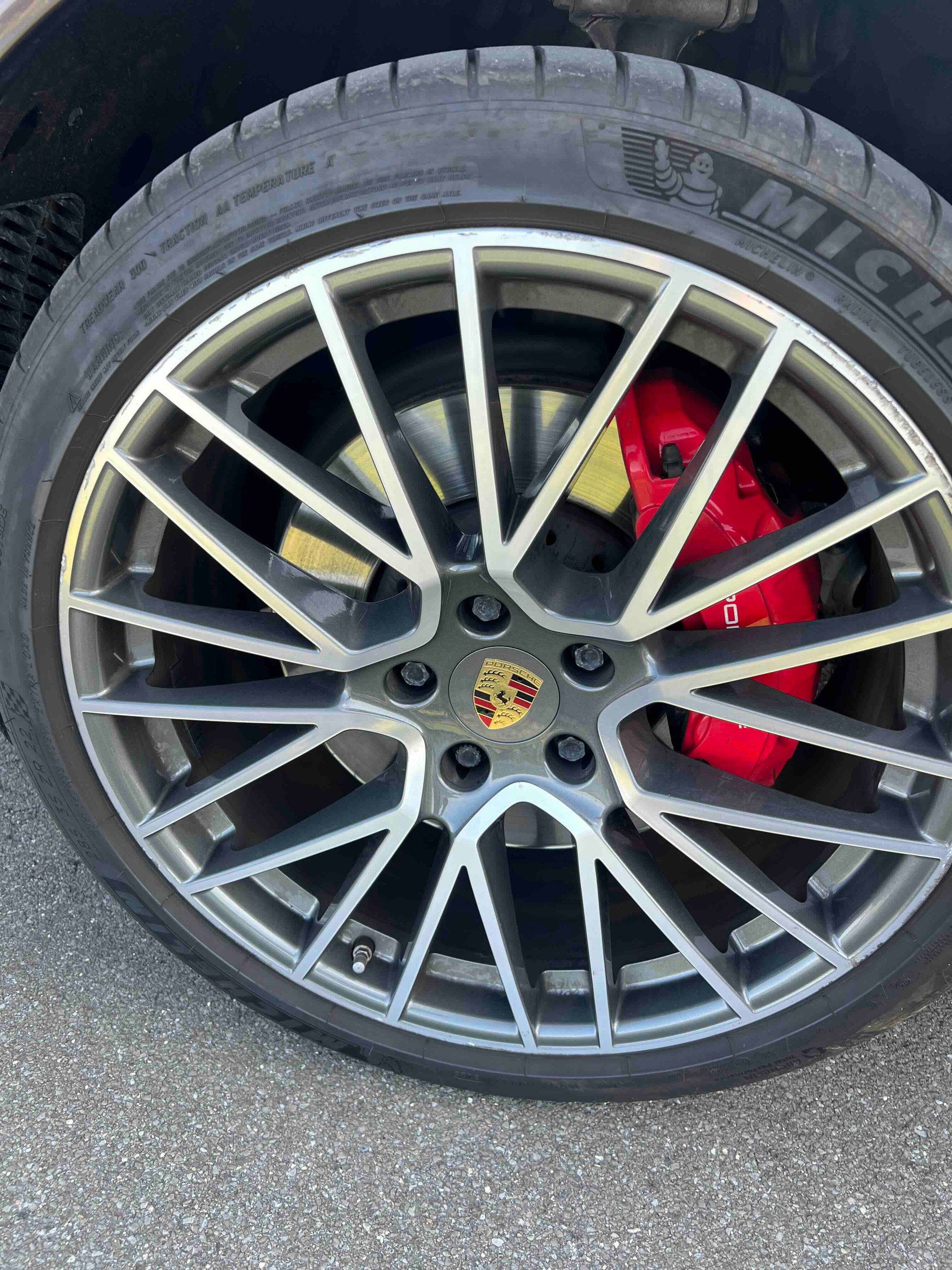 PORSCHE 4.0 V8 GTS Coupé-image-13
