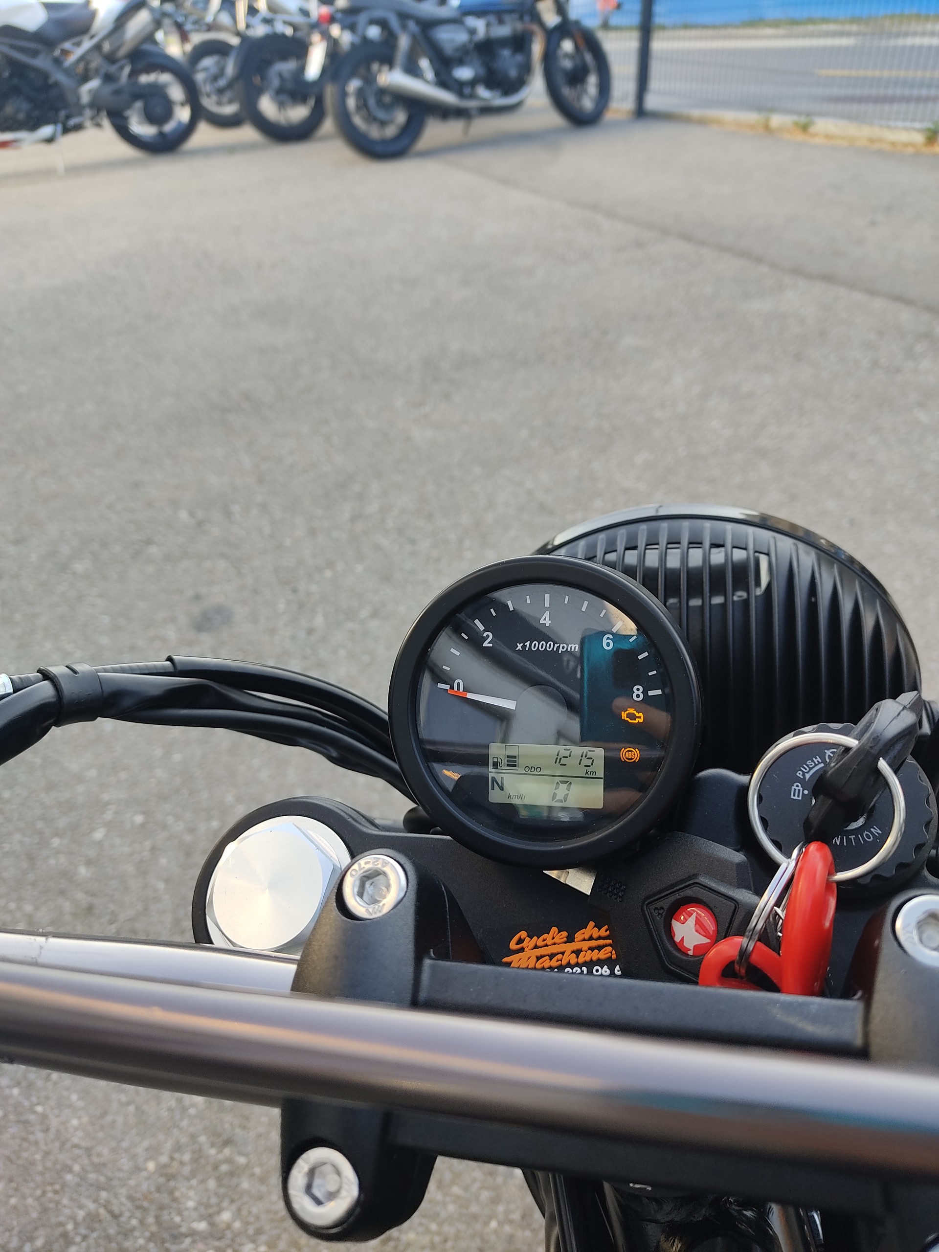 MASH 650 X-Ride-image-7