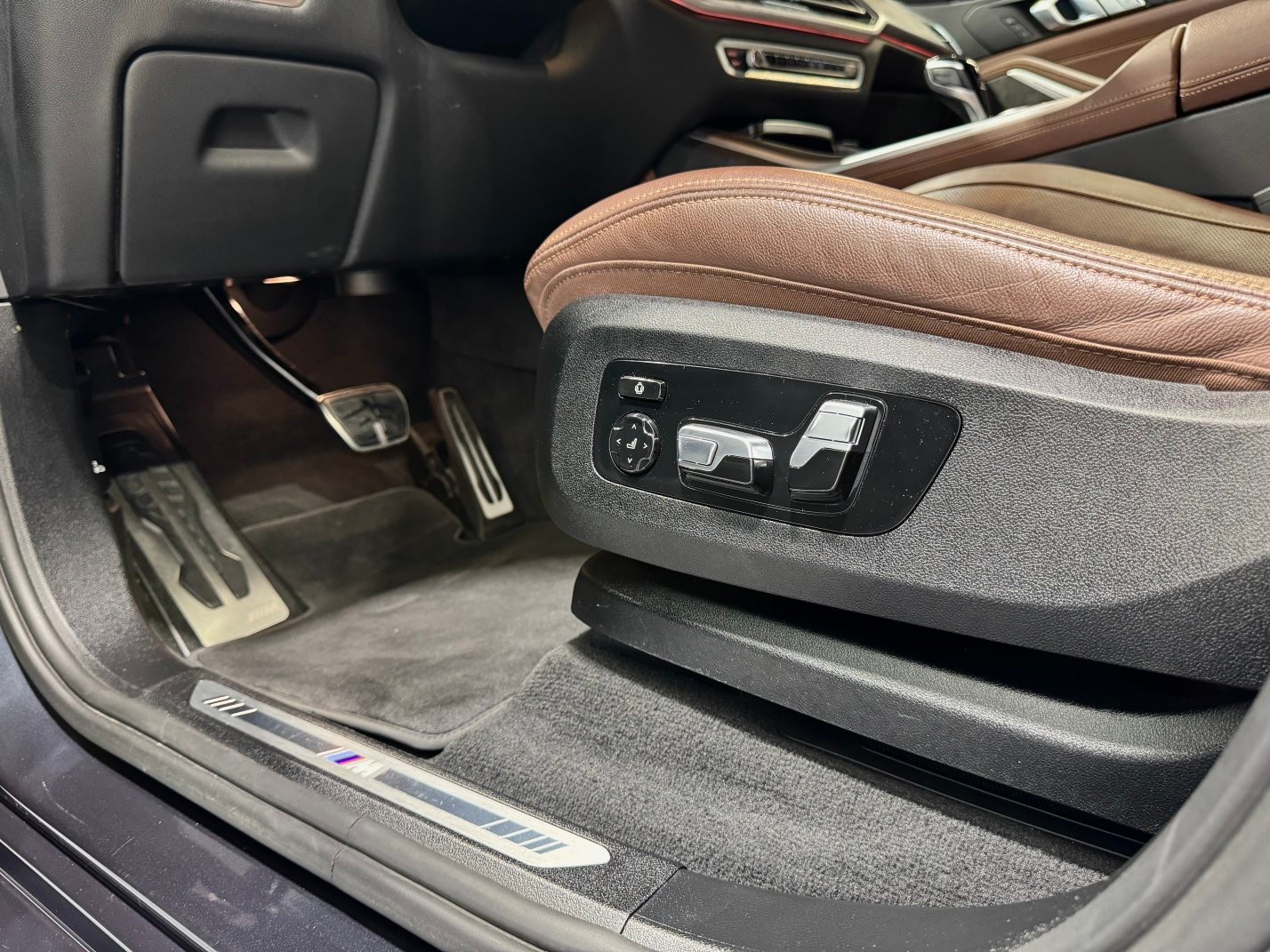BMW X7 40i xDrive M-Sport-image-19
