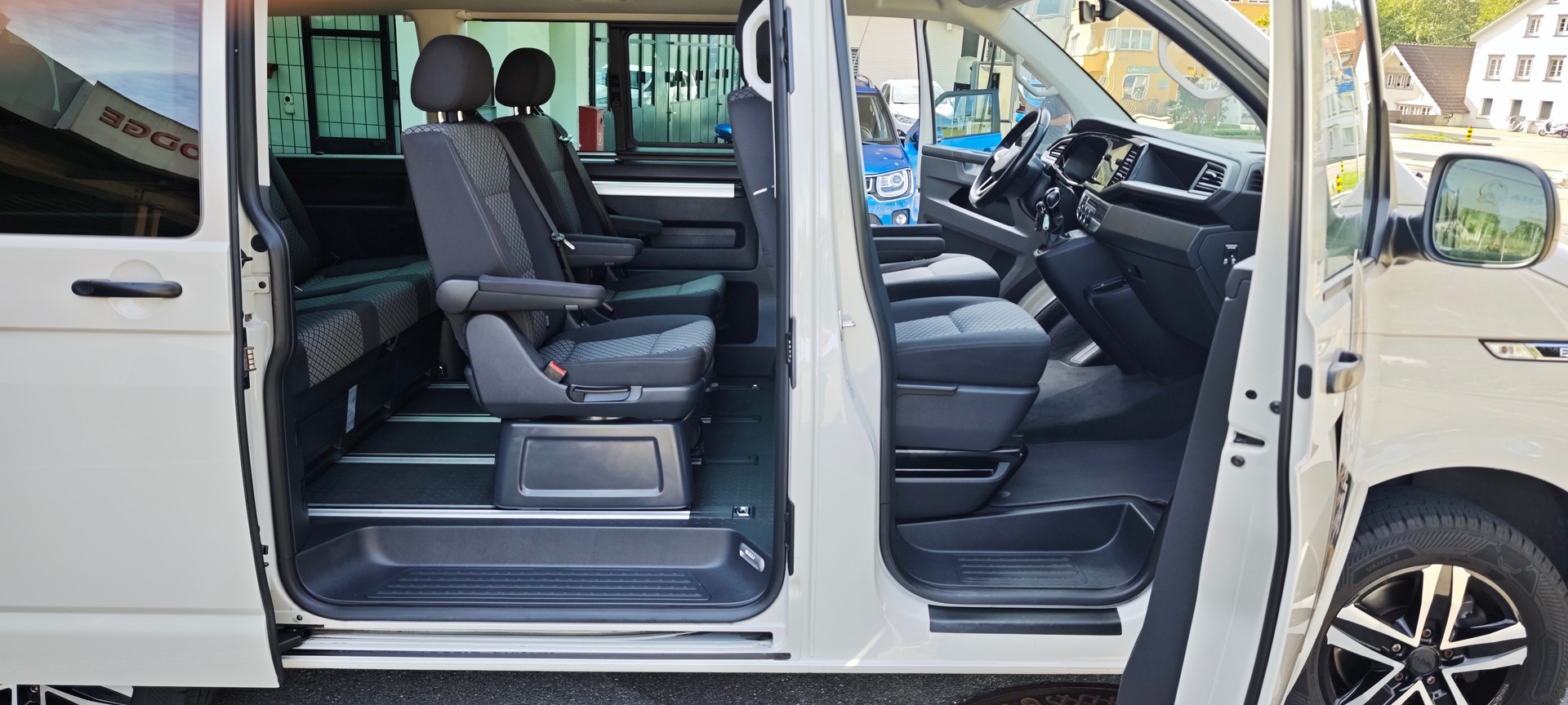 VW T6.1 Multivan 2.0 TDI Liberty Edition DSG-image-12