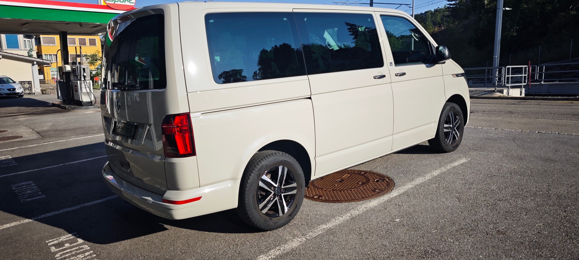 VW T6.1 Multivan 2.0 TDI Liberty Edition DSG-image-3