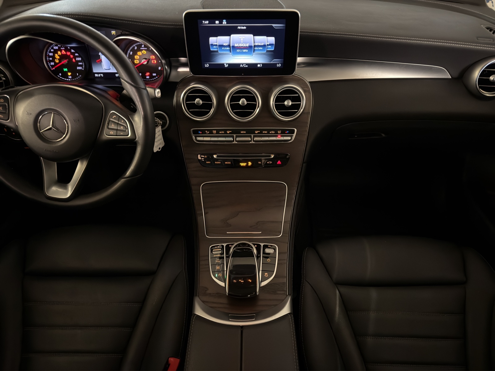 MERCEDES-BENZ GLC 250 AMG Line 4Matic-image-11