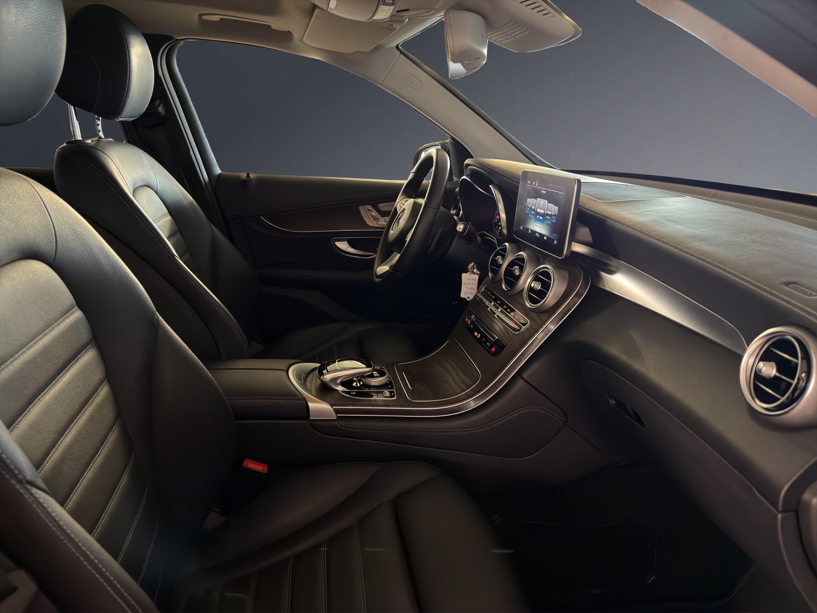 MERCEDES-BENZ GLC 250 AMG Line 4Matic-image-9
