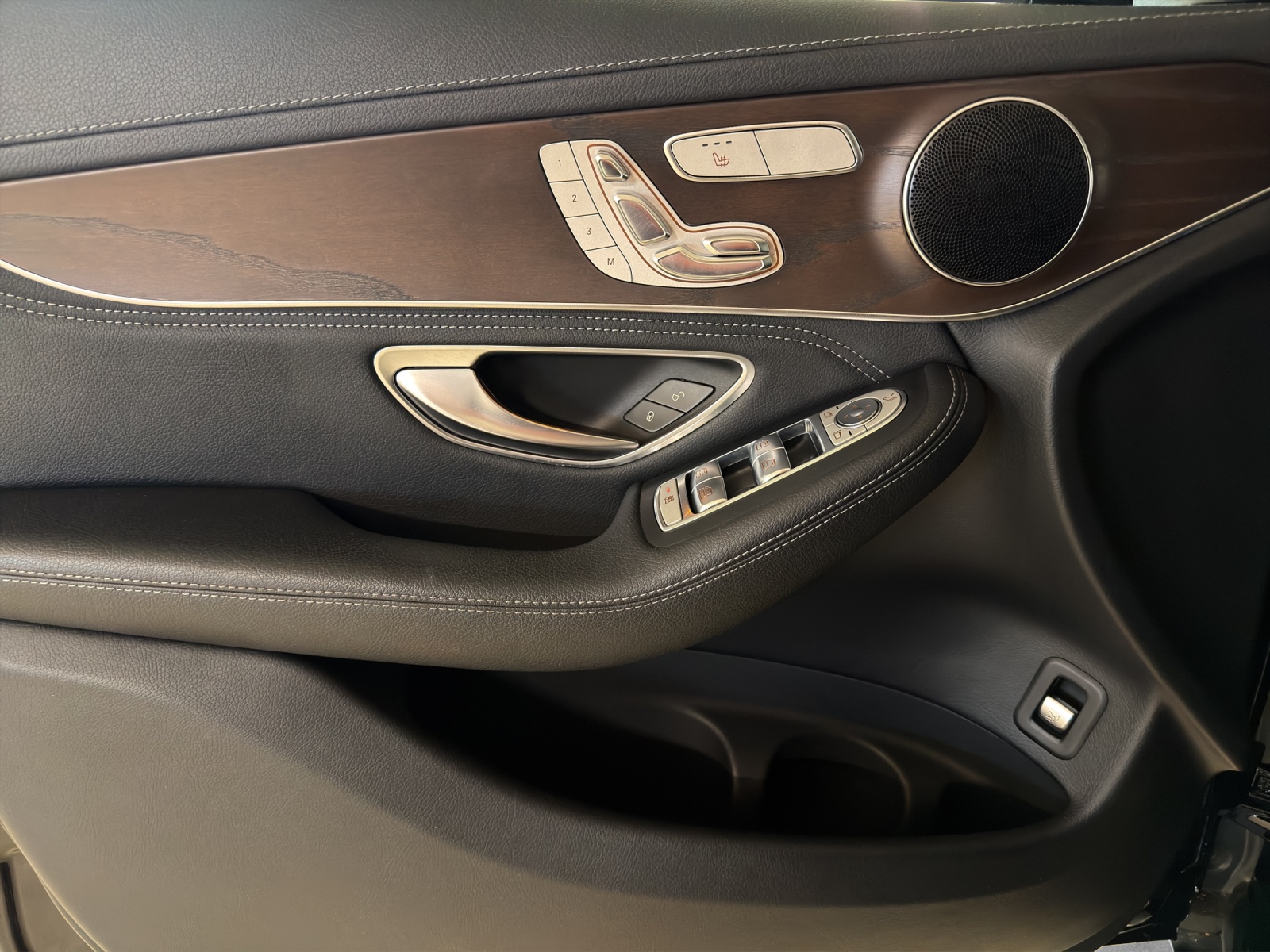 MERCEDES-BENZ GLC 250 AMG Line 4Matic-image-8