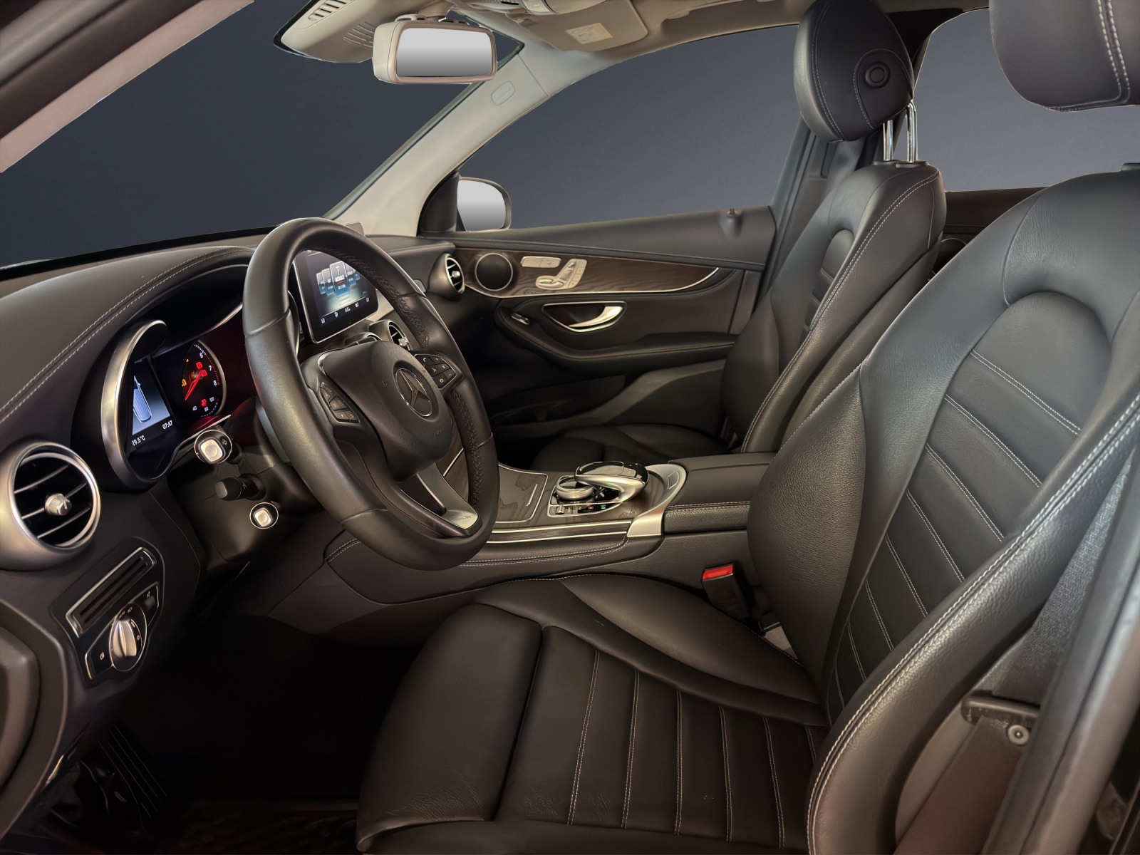 MERCEDES-BENZ GLC 250 AMG Line 4Matic-image-6