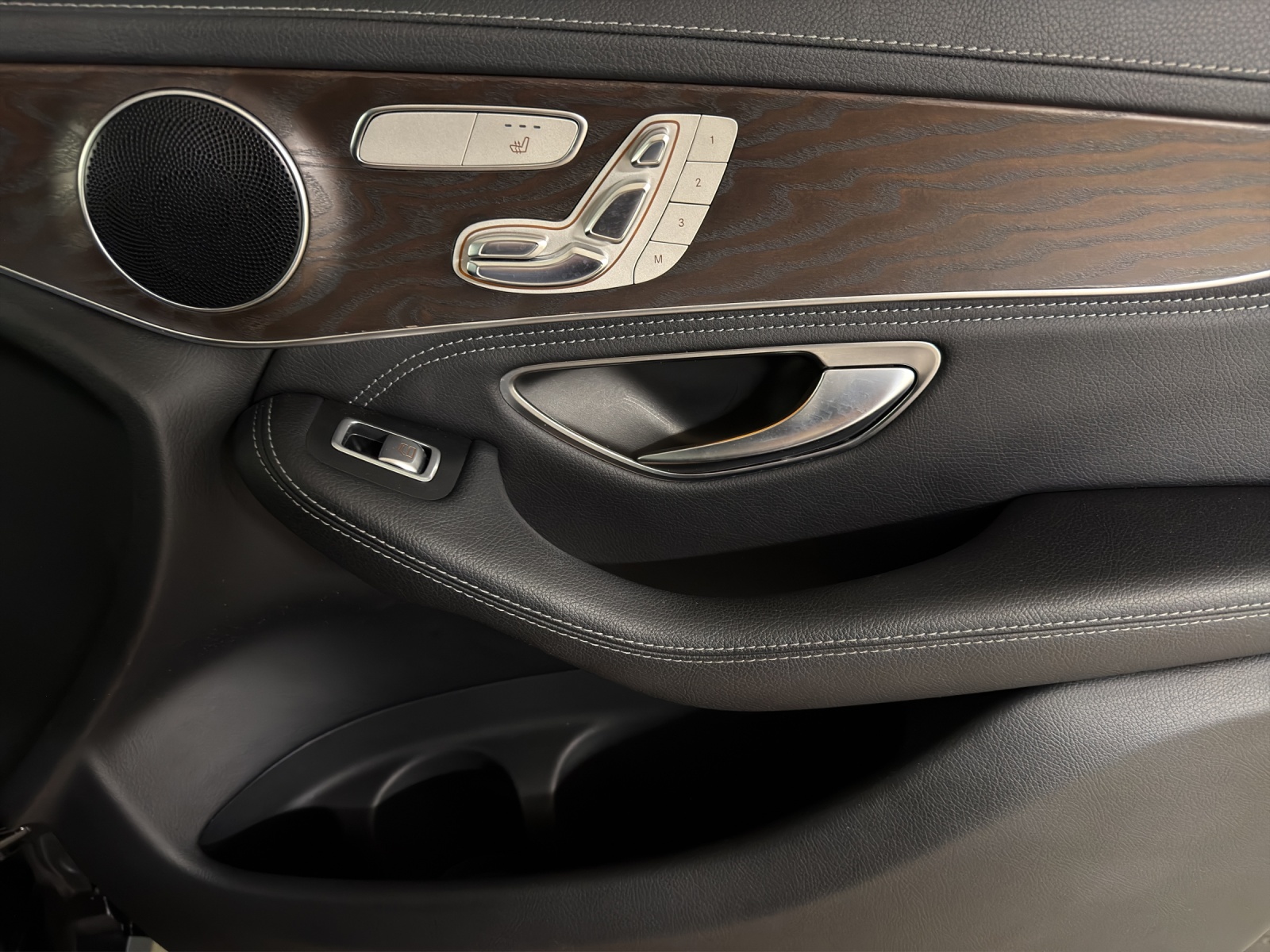 MERCEDES-BENZ GLC 250 AMG Line 4Matic-image-10