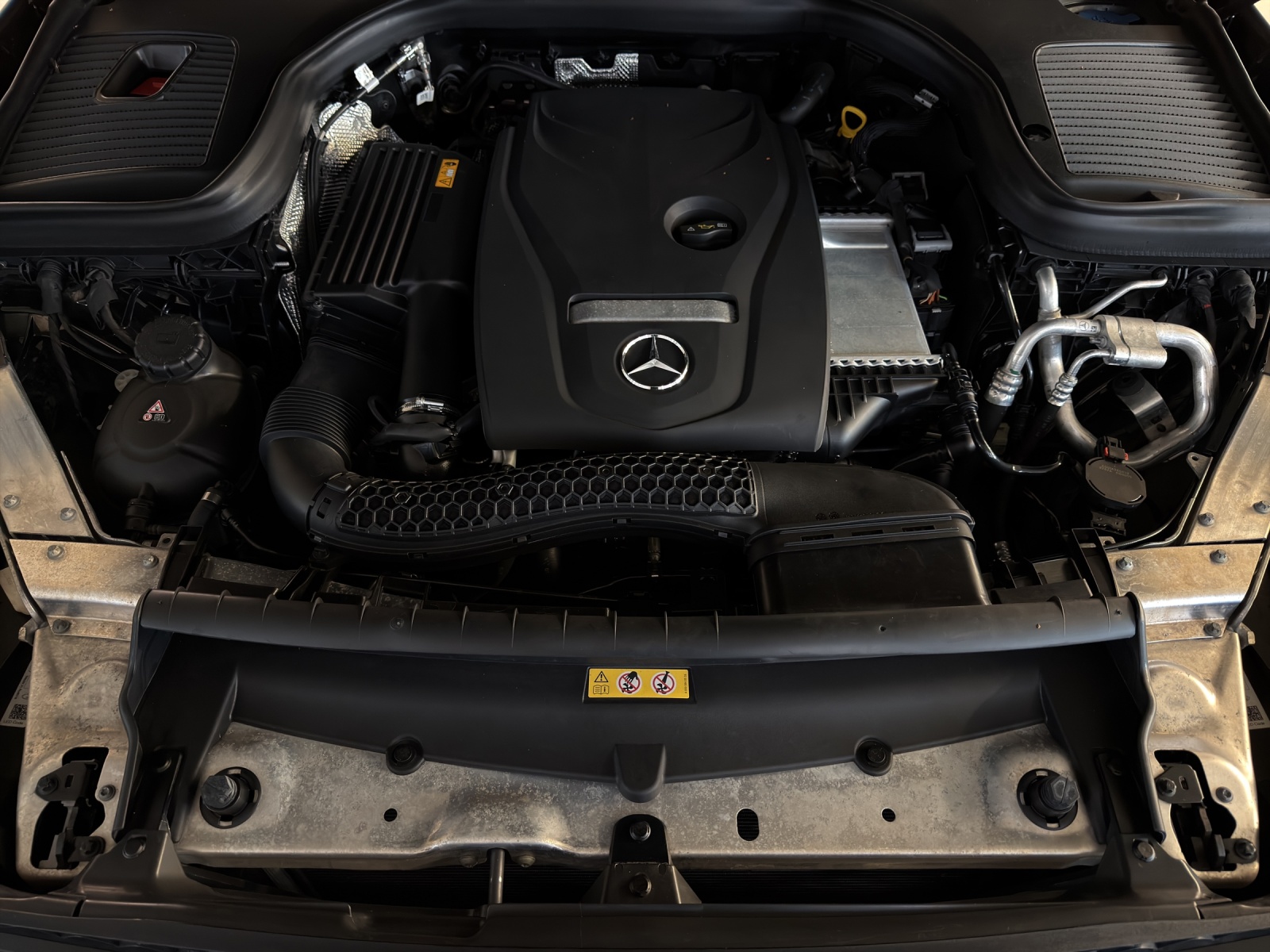 MERCEDES-BENZ GLC 250 AMG Line 4Matic-image-18