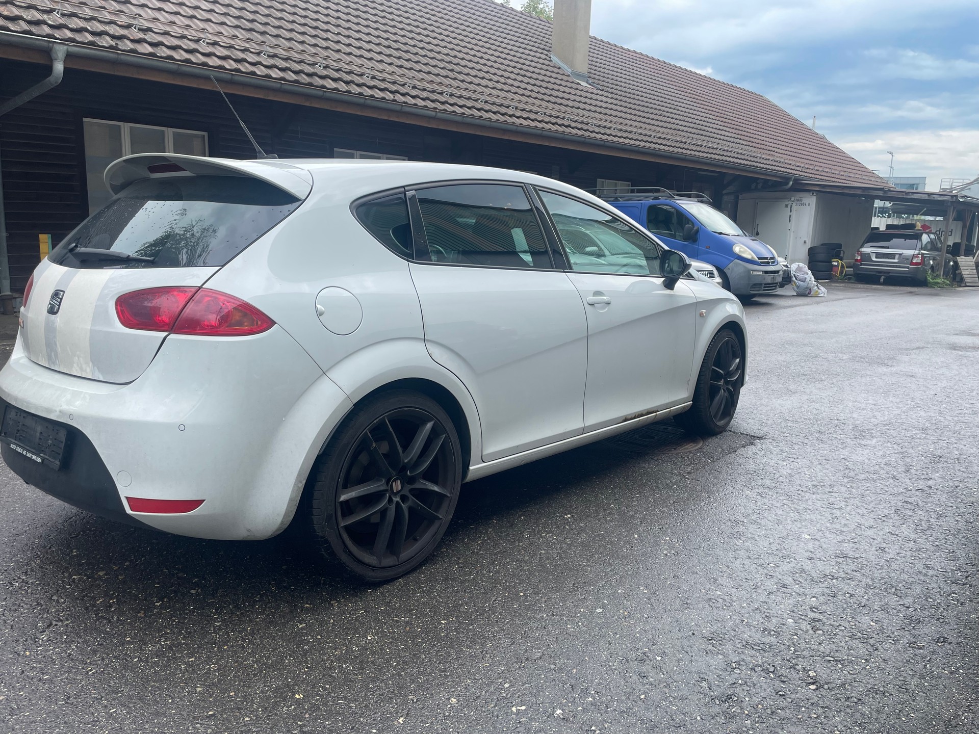 SEAT Leon 2.0 TSI Cupra R-image-4