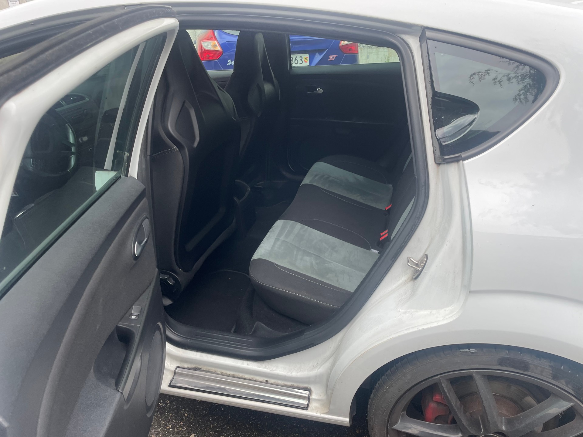 SEAT Leon 2.0 TSI Cupra R-image-9