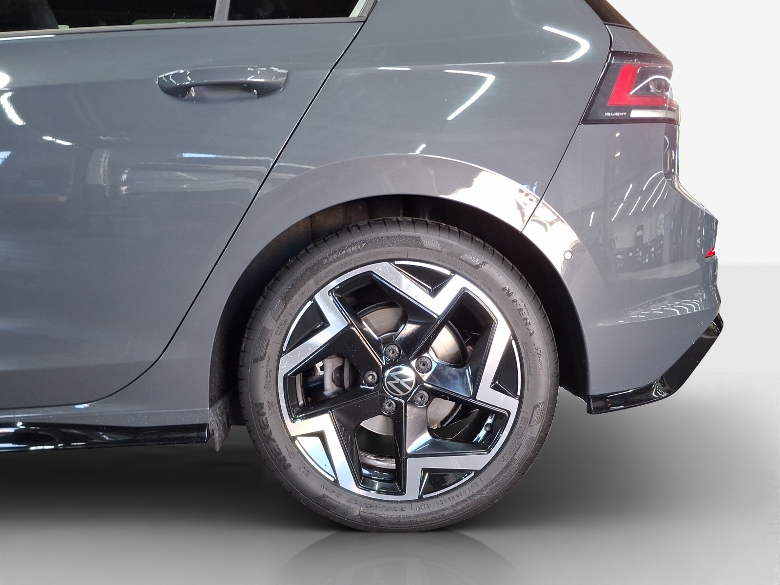 VW Golf 2.0 TSI R-Line DSG 4 Motion-image-13