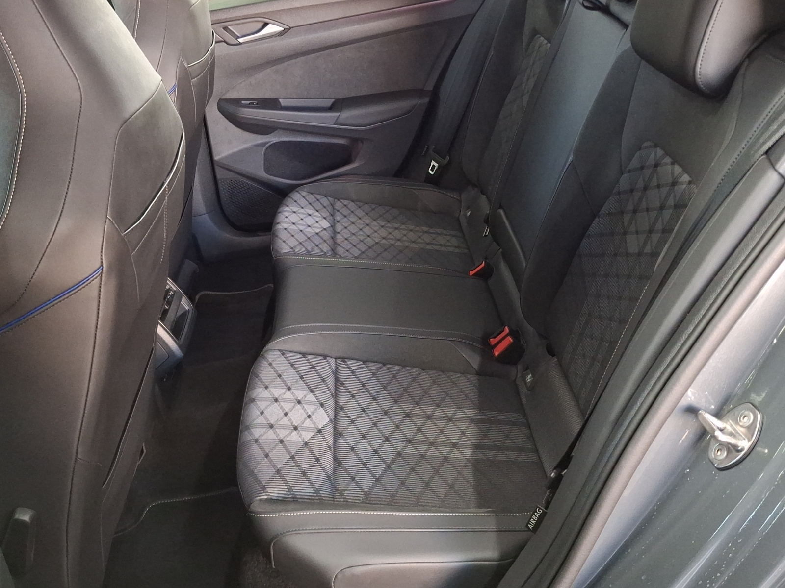 VW Golf 2.0 TSI R-Line DSG 4 Motion-image-11