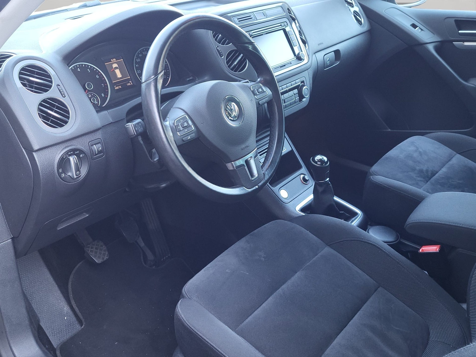 VW Tiguan 1.4 TSI Sport&Style 4Motion-image-5