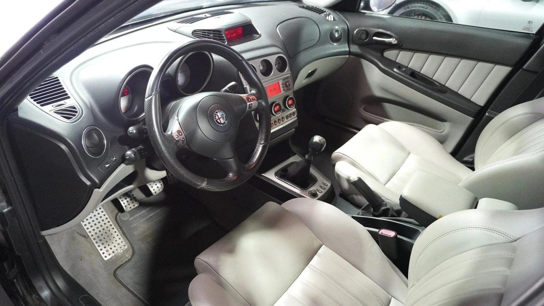 ALFA ROMEO 156 Sportwagon 1.9 JTD Crosswagon Q4-image-6