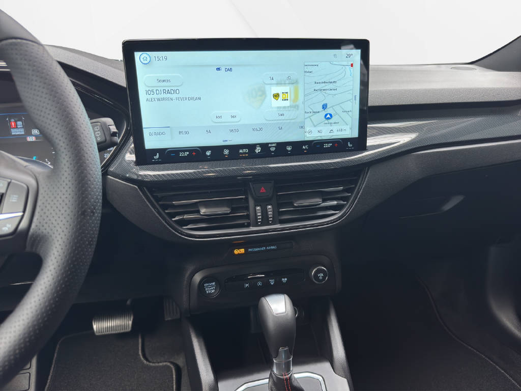 FORD Focus Station Wagon 1.0i EcoB Hybrid 155 ST-Line-image-6