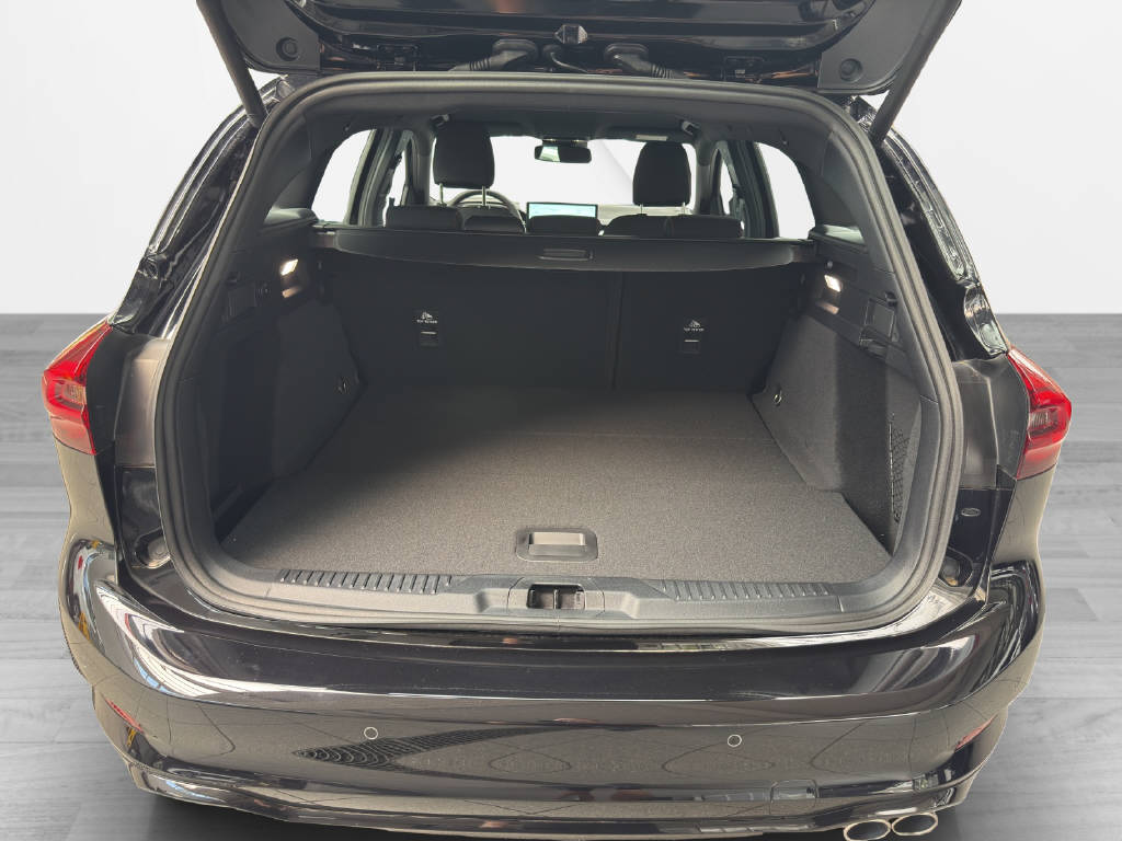 FORD Focus Station Wagon 1.0i EcoB Hybrid 155 ST-Line-image-8