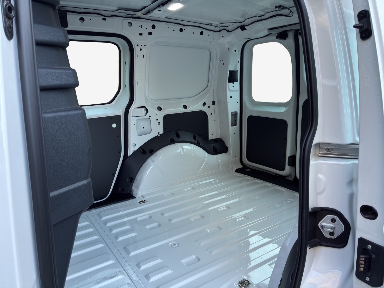 VW Caddy Cargo 1.5 TSI Entry-image-11
