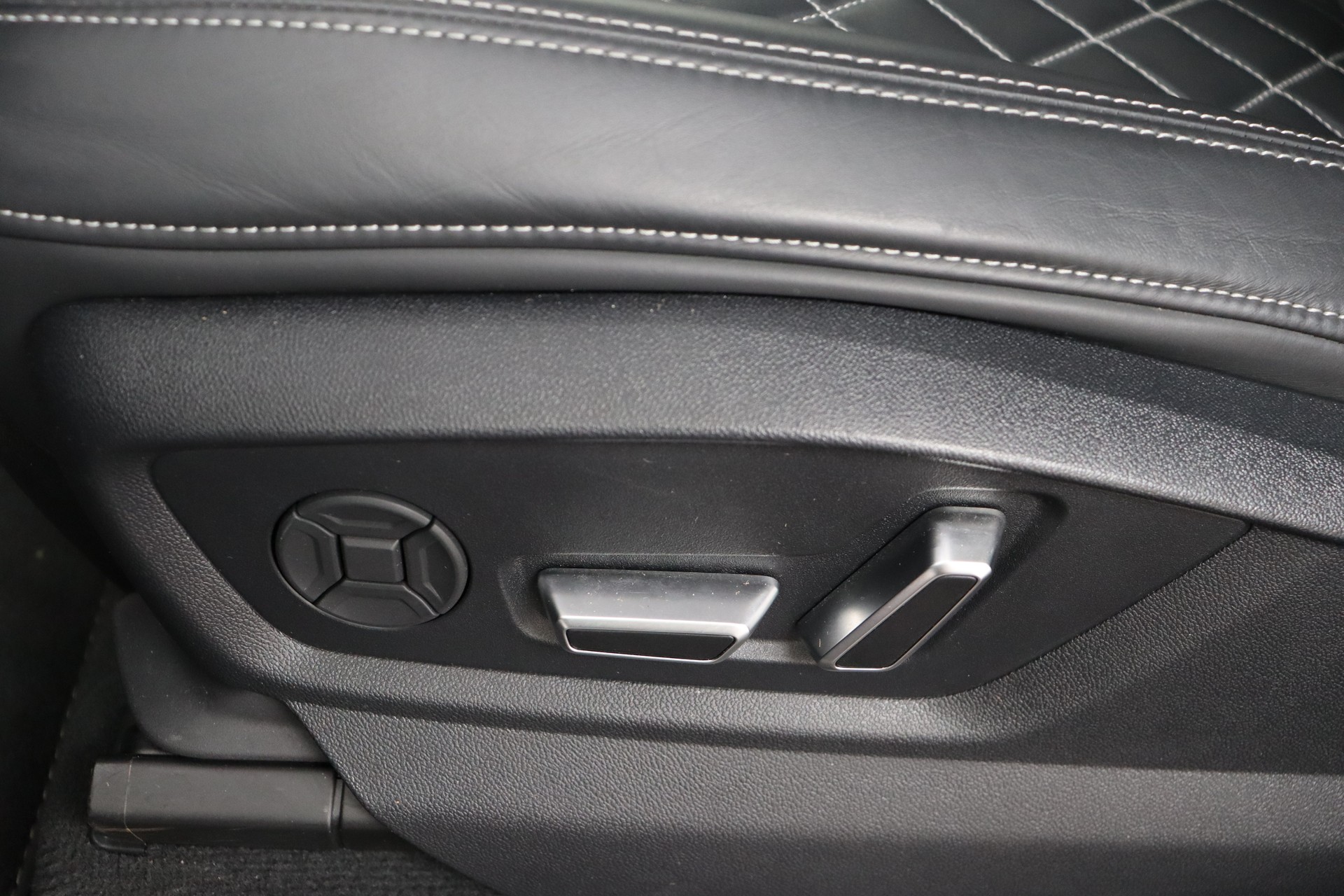 AUDI SQ8 SUV TFSI quattro tiptronic * WERKSGARANTIE * FAHRASSISTENZ-PAKET * SPORTSITZE *-image-23