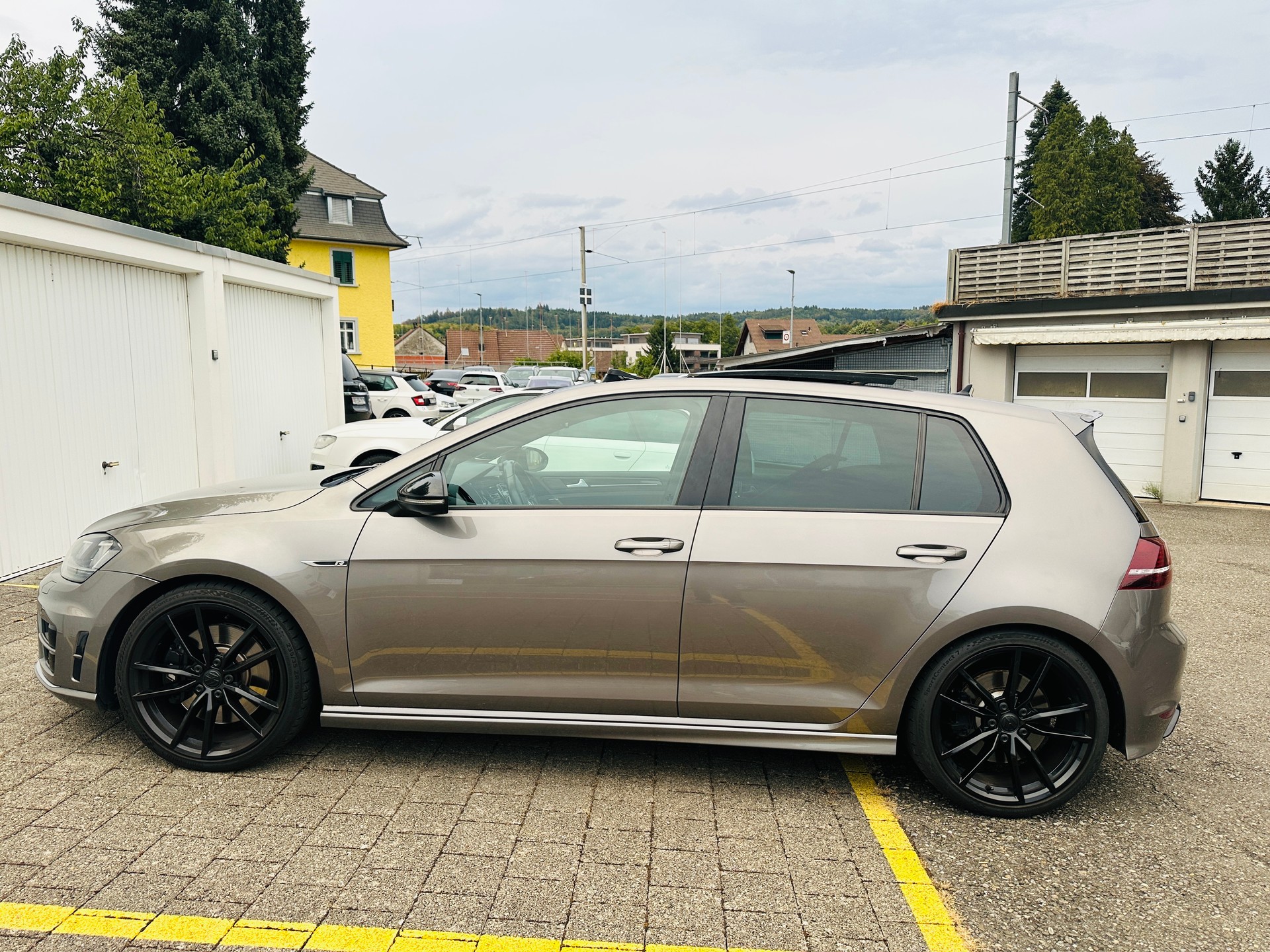 VW Golf 2.0 TSI R 4Motion DSG-image-8