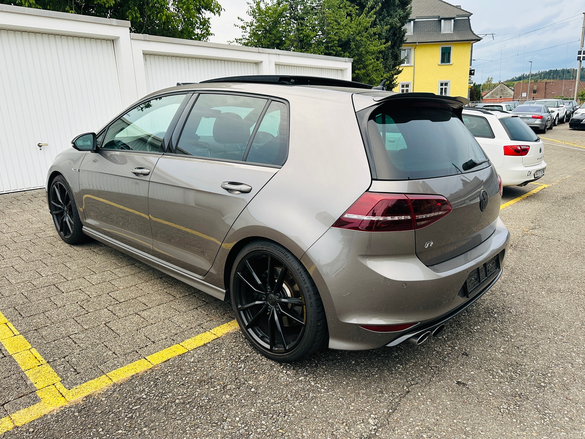 VW Golf 2.0 TSI R 4Motion DSG-image-7