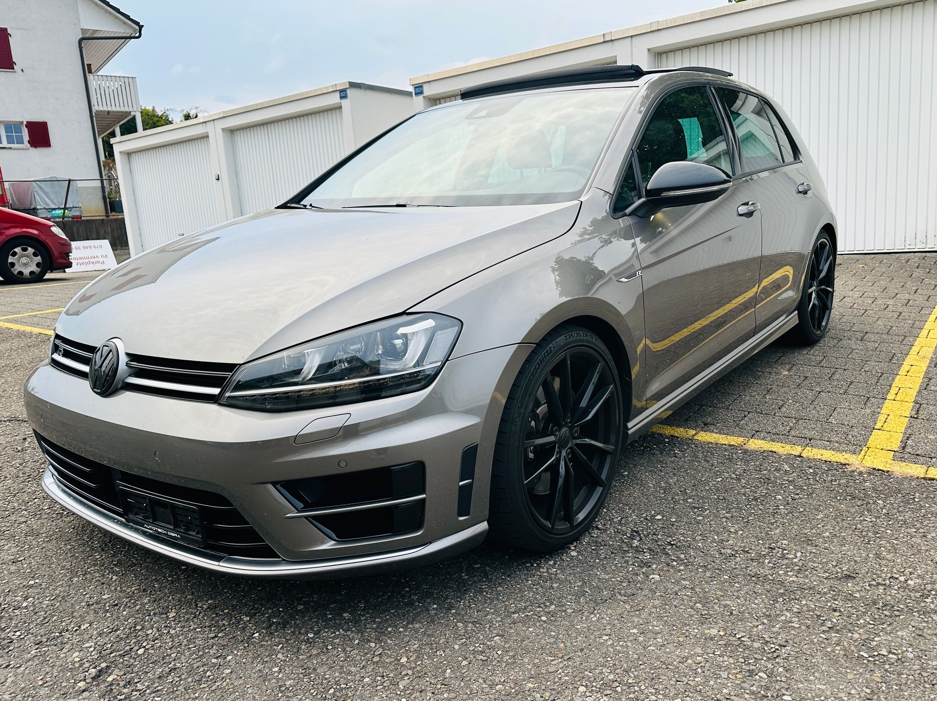 VW Golf 2.0 TSI R 4Motion DSG-image-1