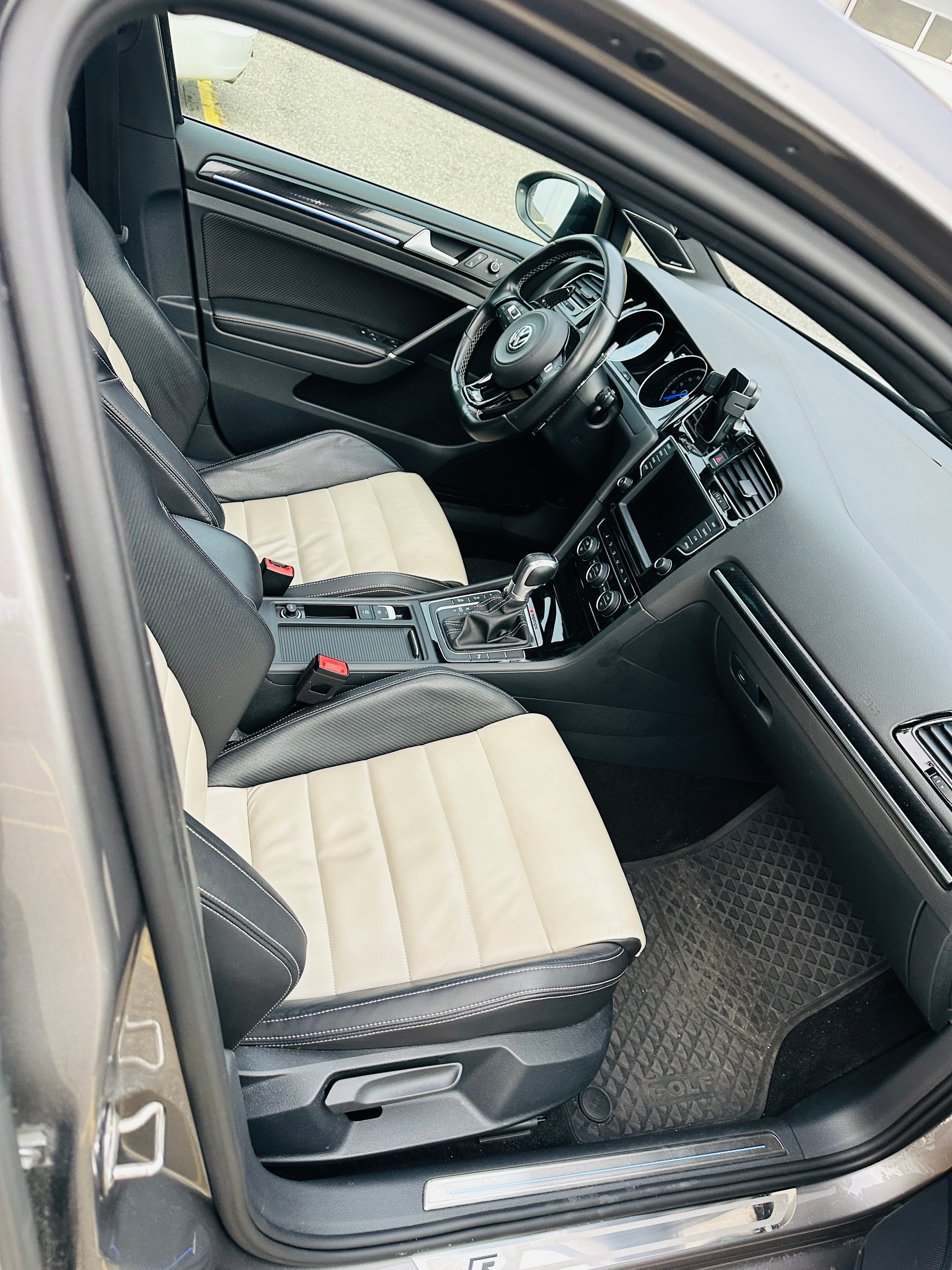VW Golf 2.0 TSI R 4Motion DSG-image-14