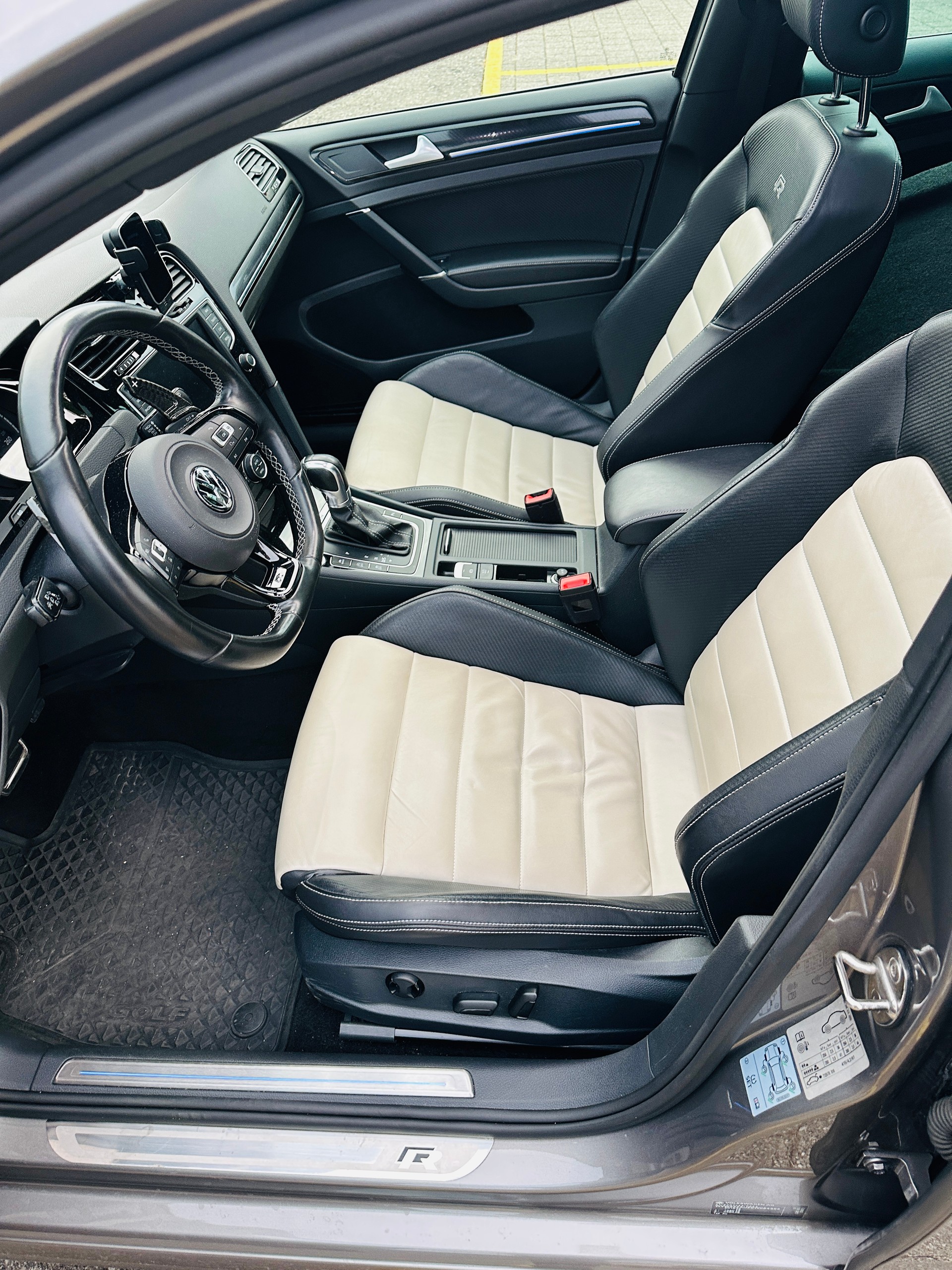 VW Golf 2.0 TSI R 4Motion DSG-image-13
