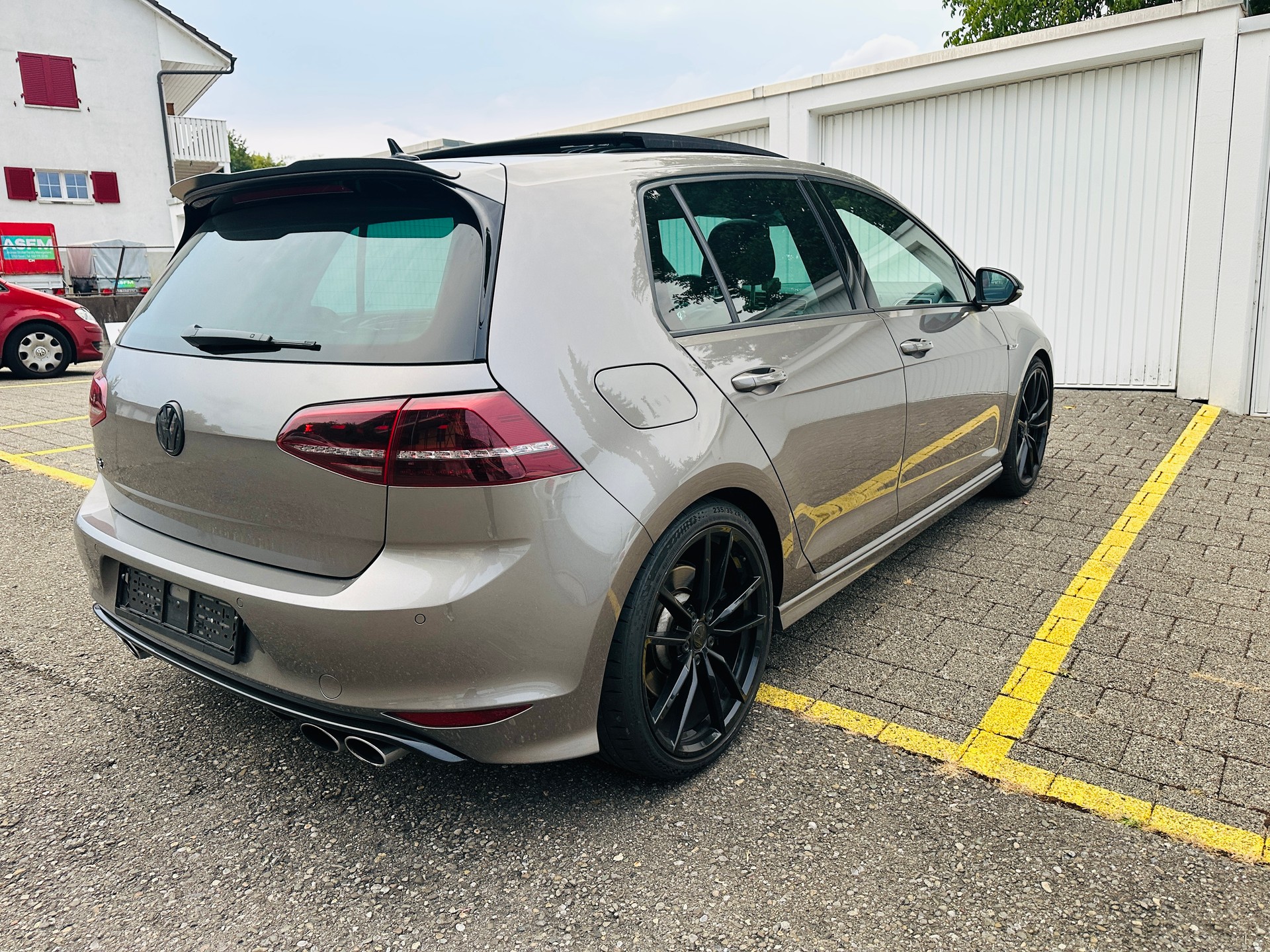 VW Golf 2.0 TSI R 4Motion DSG-image-6