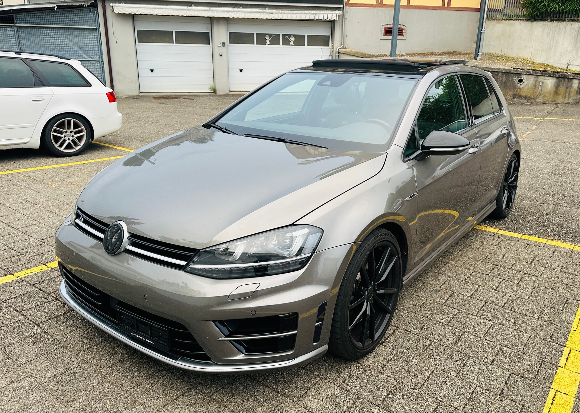 VW Golf 2.0 TSI R 4Motion DSG-image-9