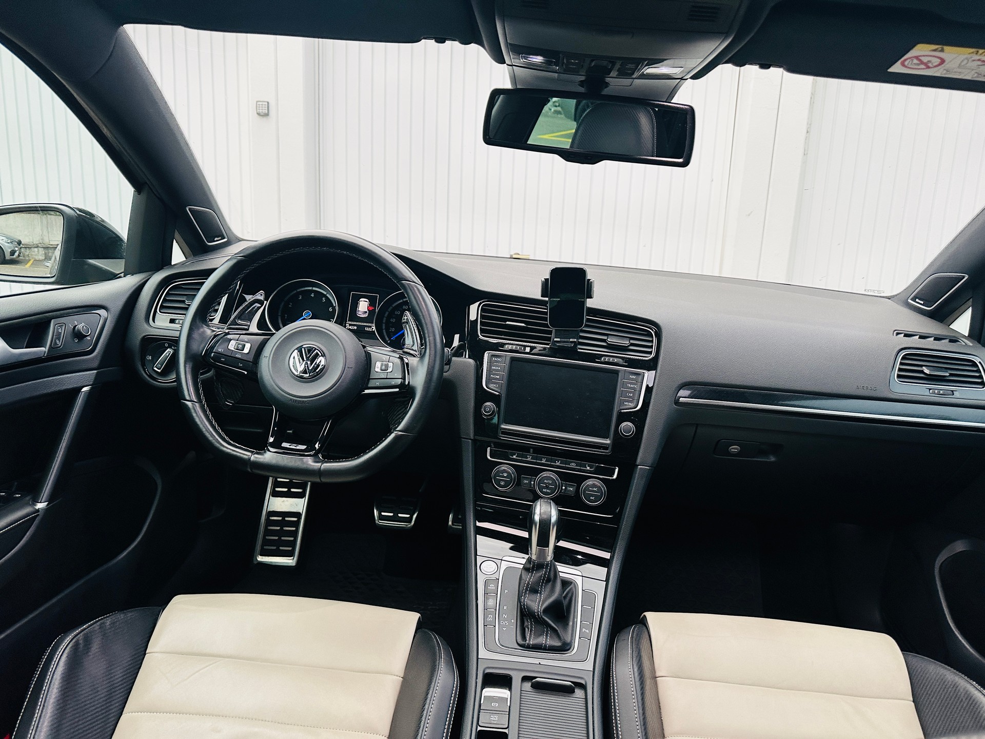 VW Golf 2.0 TSI R 4Motion DSG-image-11