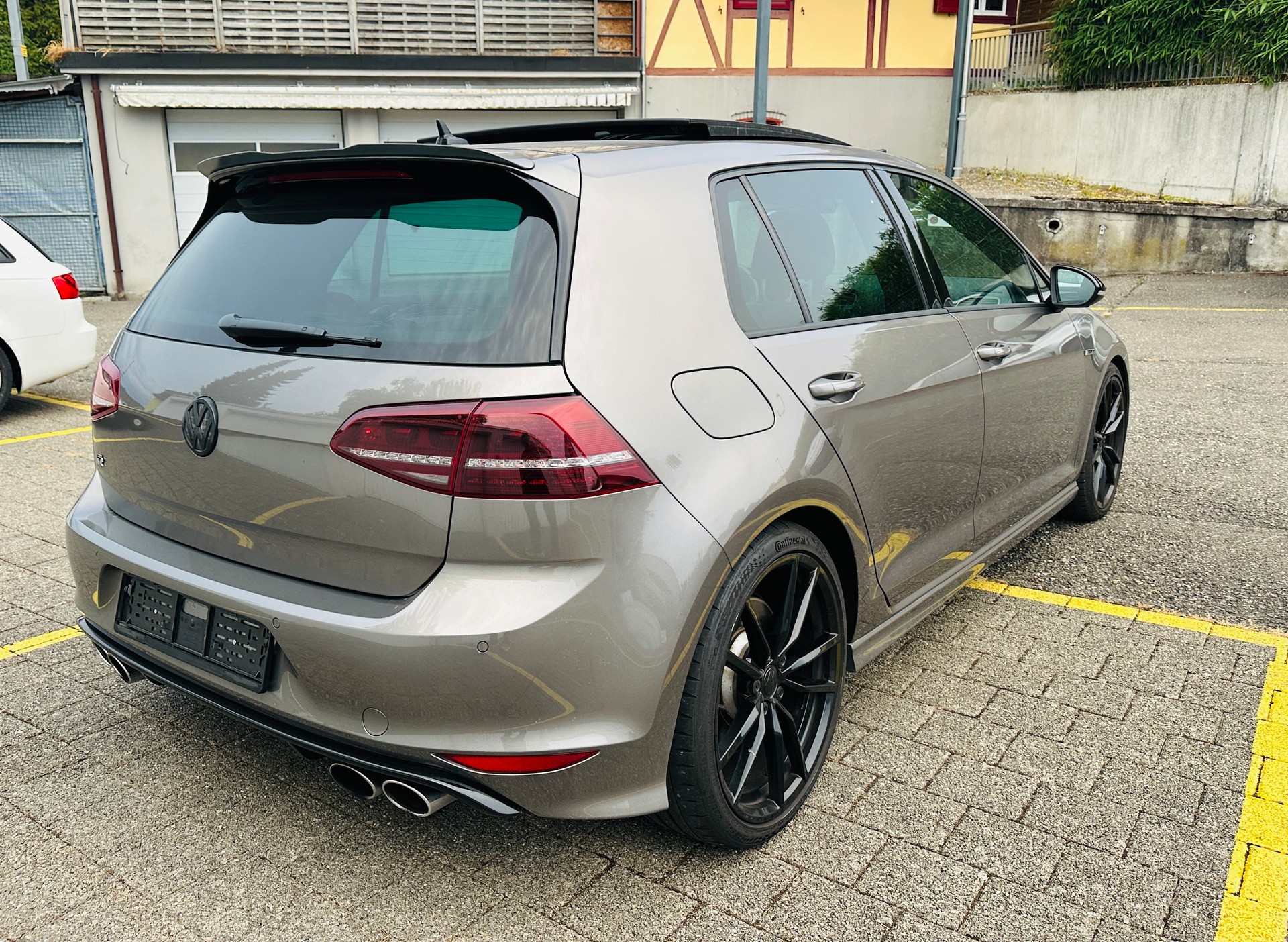 VW Golf 2.0 TSI R 4Motion DSG-image-3