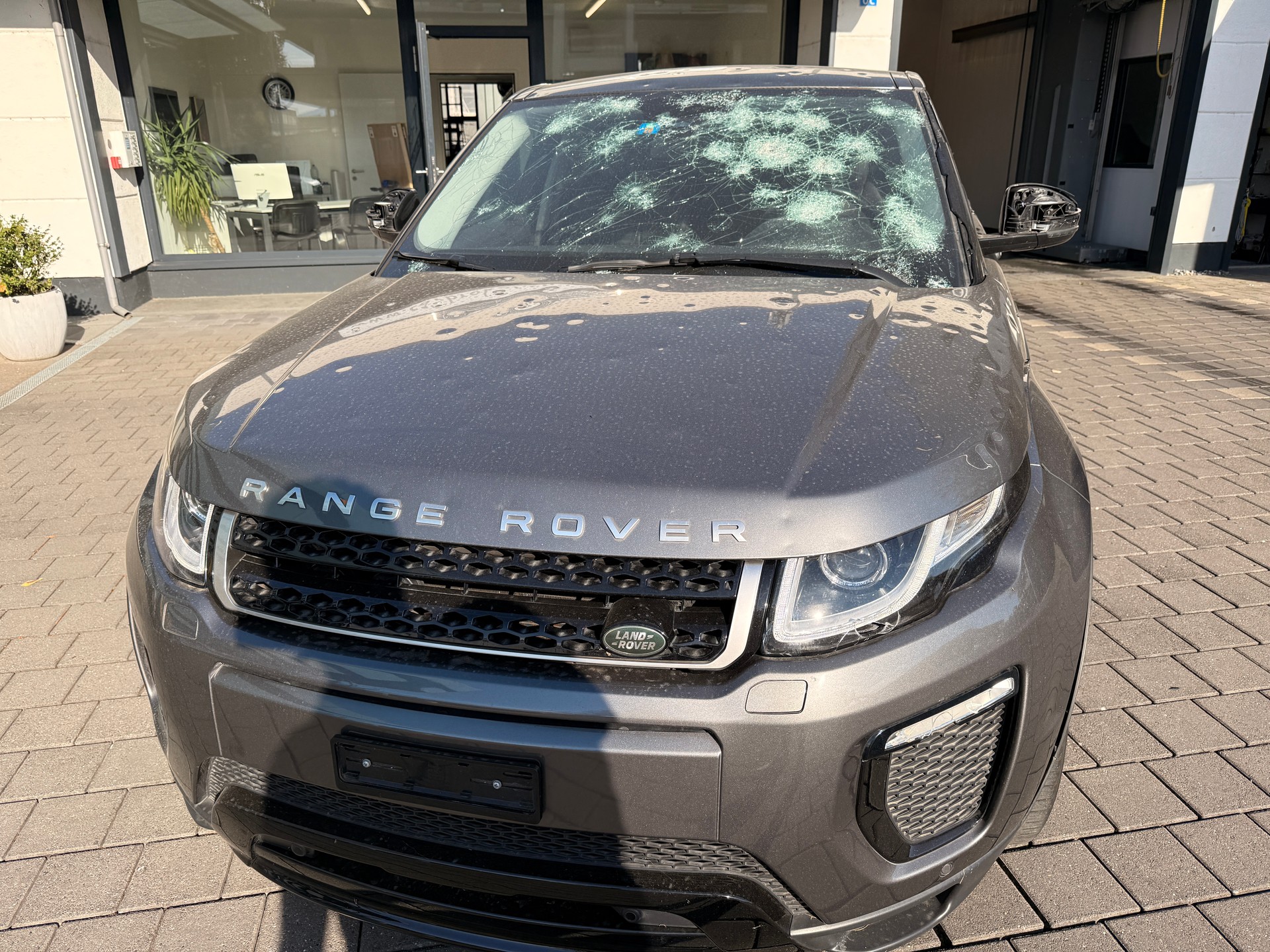 LAND ROVER Range Rover Evoque 2.0 TD4 SE Dynamic AT9-image-1