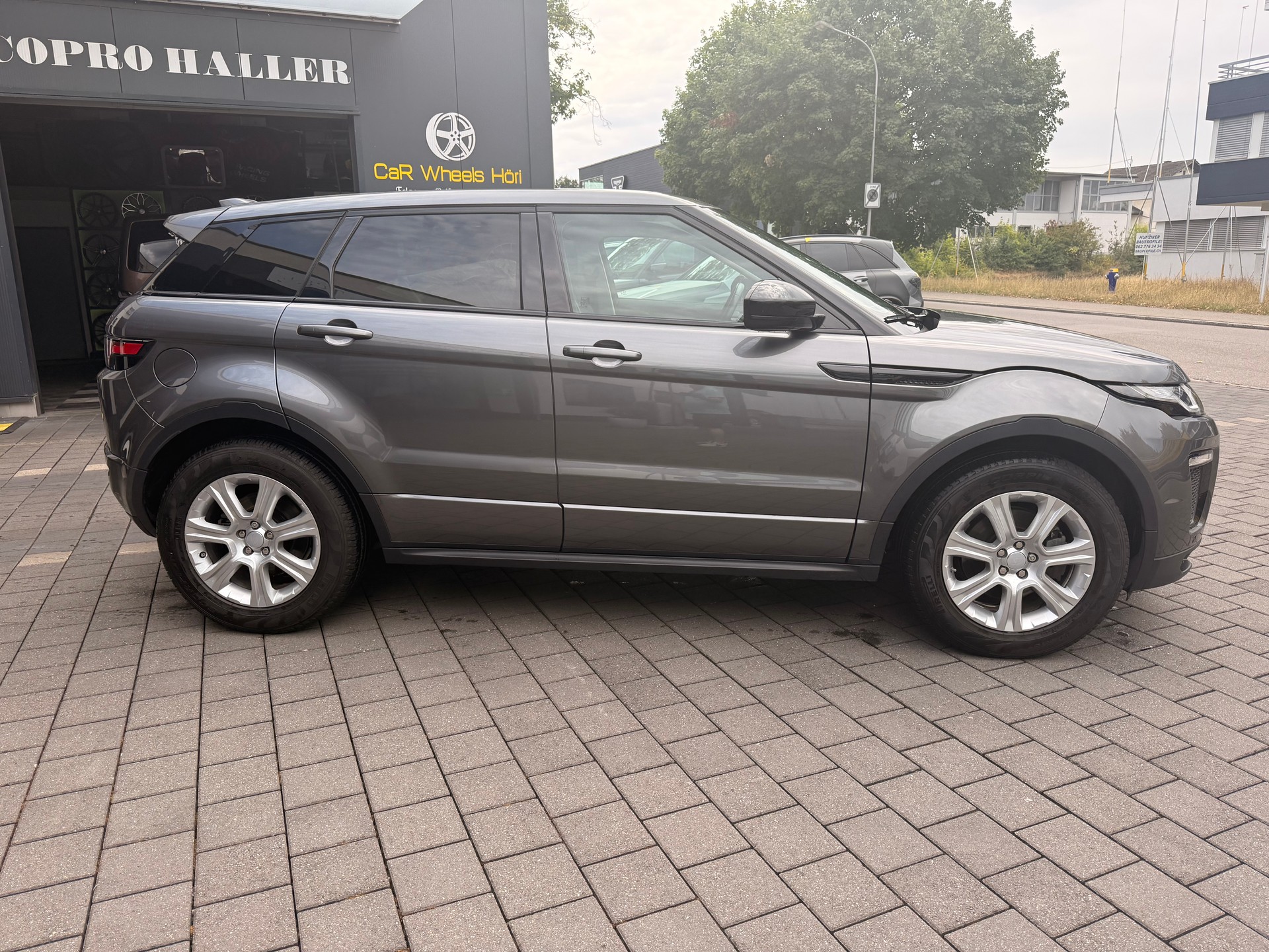LAND ROVER Range Rover Evoque 2.0 TD4 SE Dynamic AT9-image-5