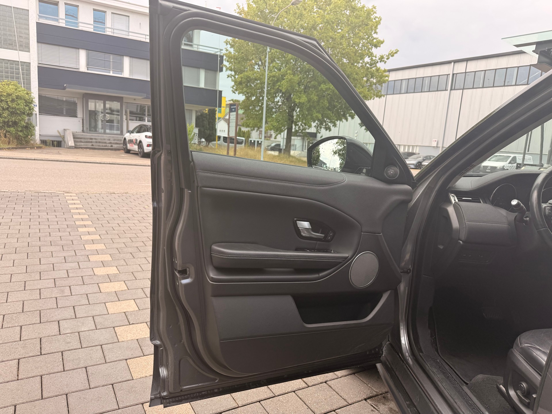 LAND ROVER Range Rover Evoque 2.0 TD4 SE Dynamic AT9-image-11