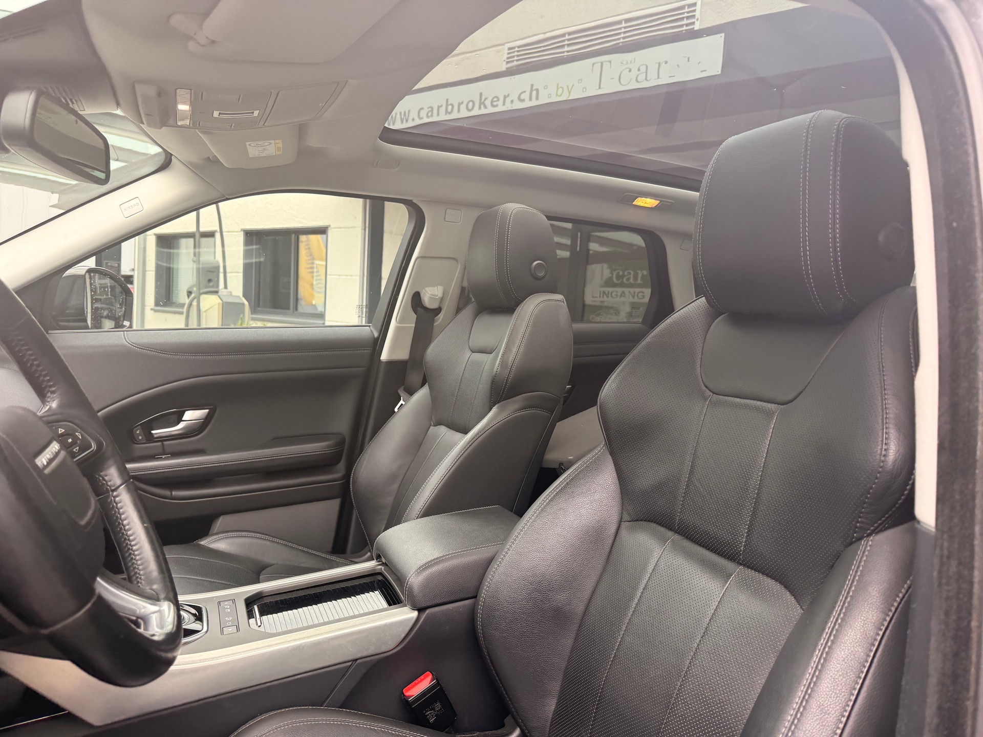 LAND ROVER Range Rover Evoque 2.0 TD4 SE Dynamic AT9-image-13