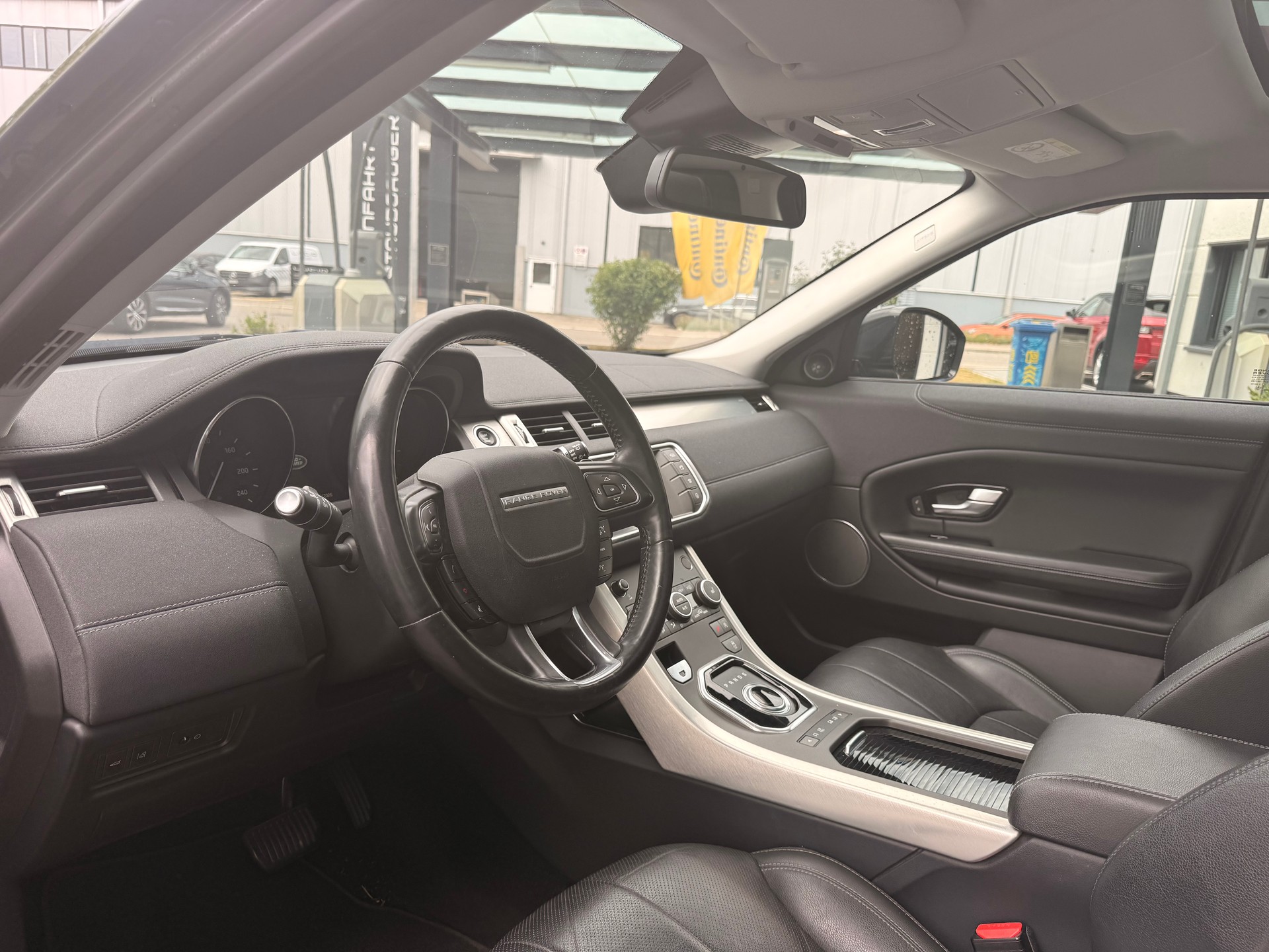 LAND ROVER Range Rover Evoque 2.0 TD4 SE Dynamic AT9-image-12