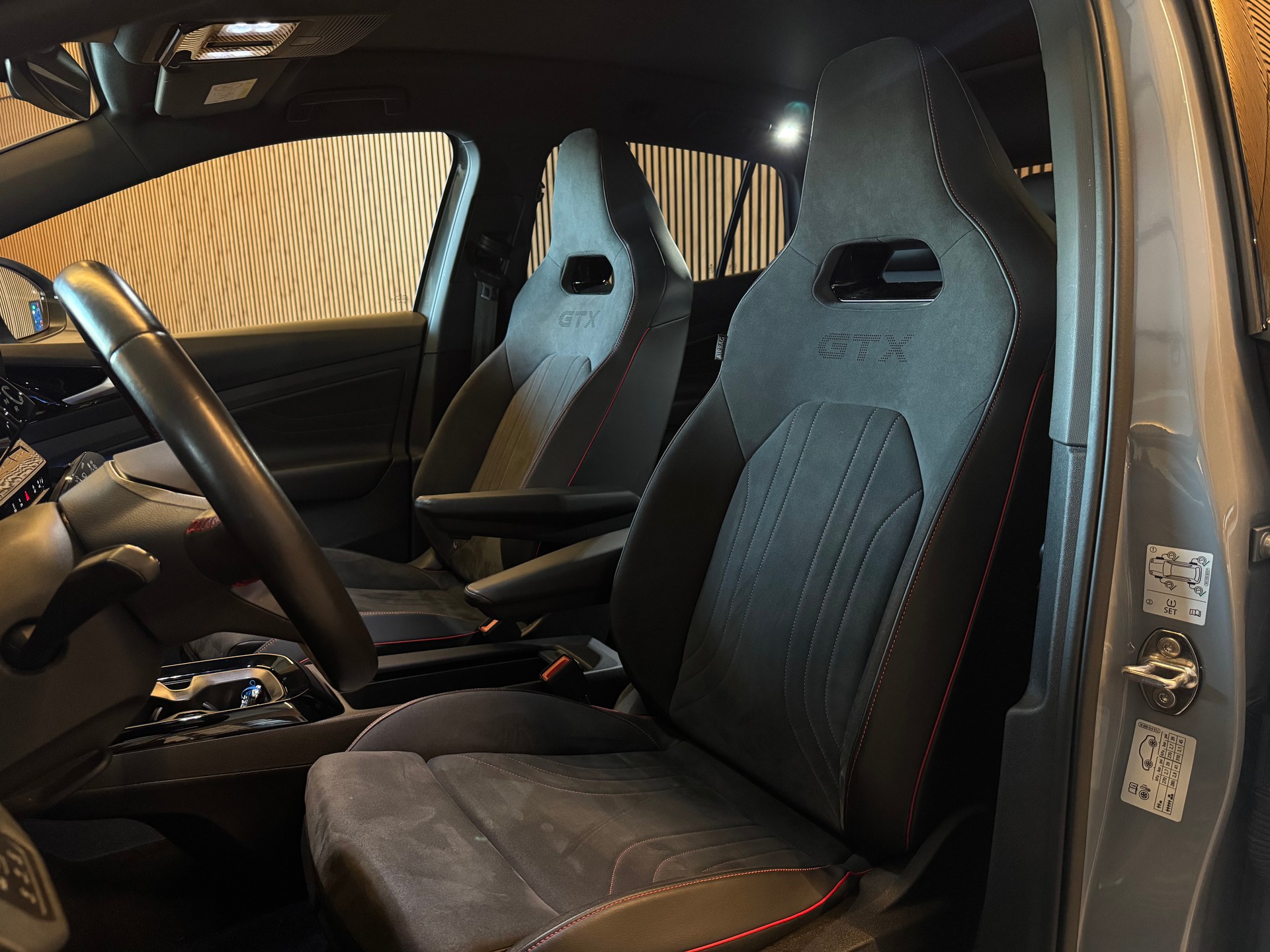 VW ID.5 GTX 4motion Sport Plus-image-13