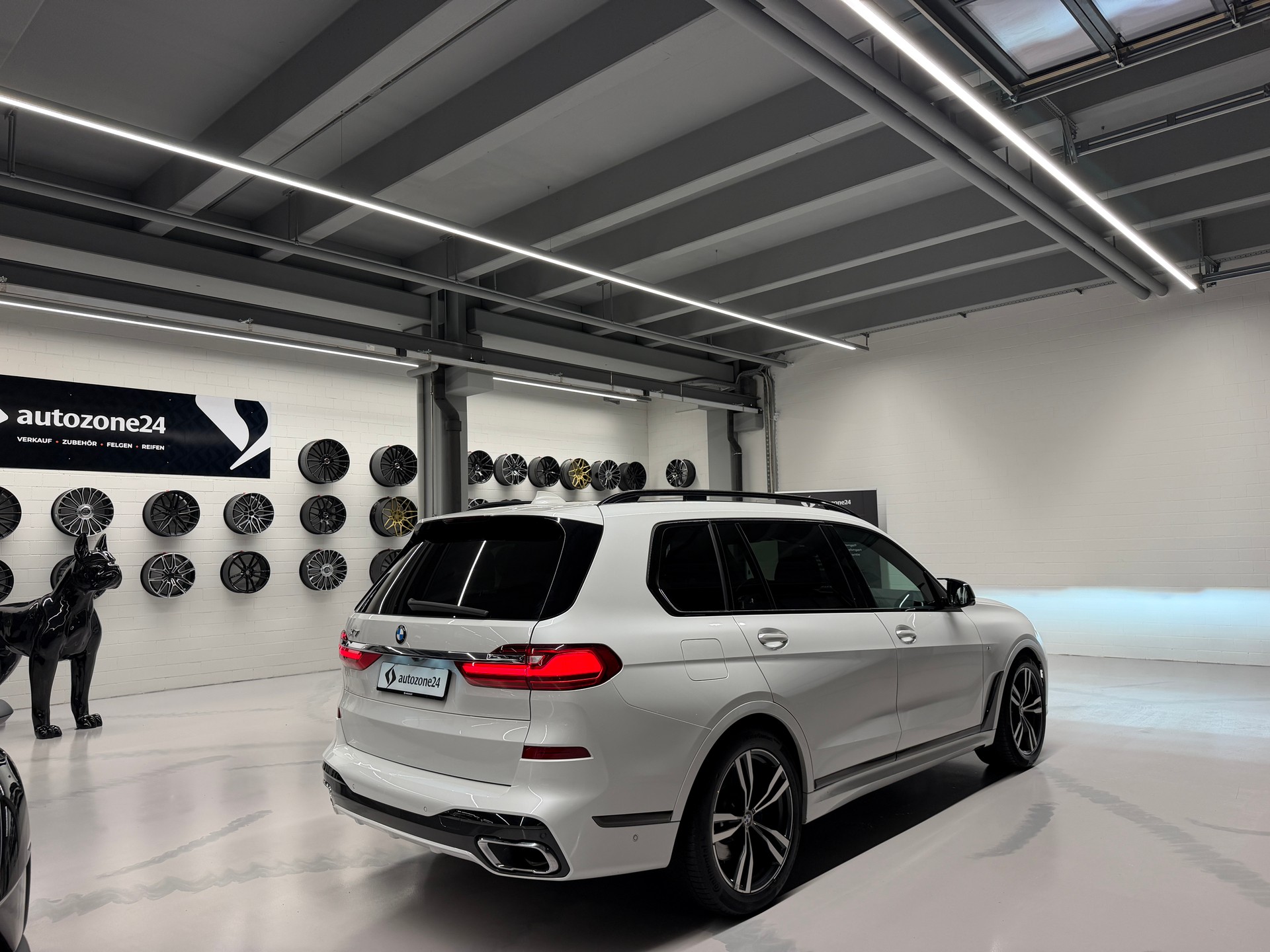 BMW X7 30d xDrive SAG M Sport *CH-Auto*Top Ausstattung*lückenlose Servicehistorie*Standheizung*Massage*-image-1