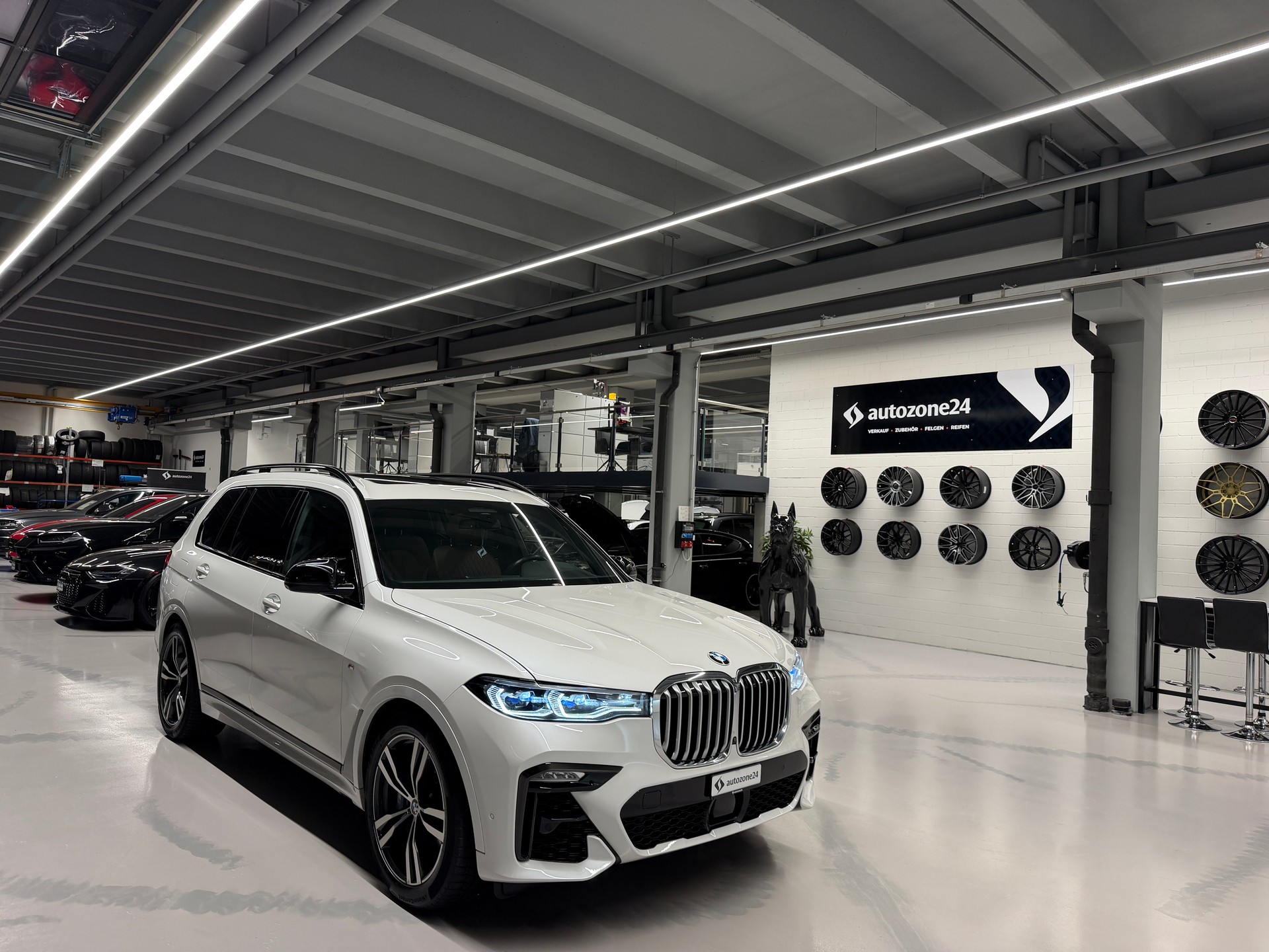 BMW X7 30d xDrive SAG M Sport *CH-Auto*Top Ausstattung*lückenlose Servicehistorie*Standheizung*Massage*-image-4