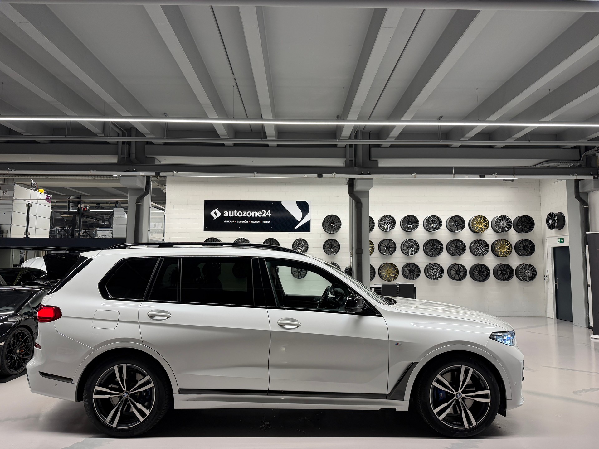 BMW X7 30d xDrive SAG M Sport *CH-Auto*Top Ausstattung*lückenlose Servicehistorie*Standheizung*Massage*-image-12