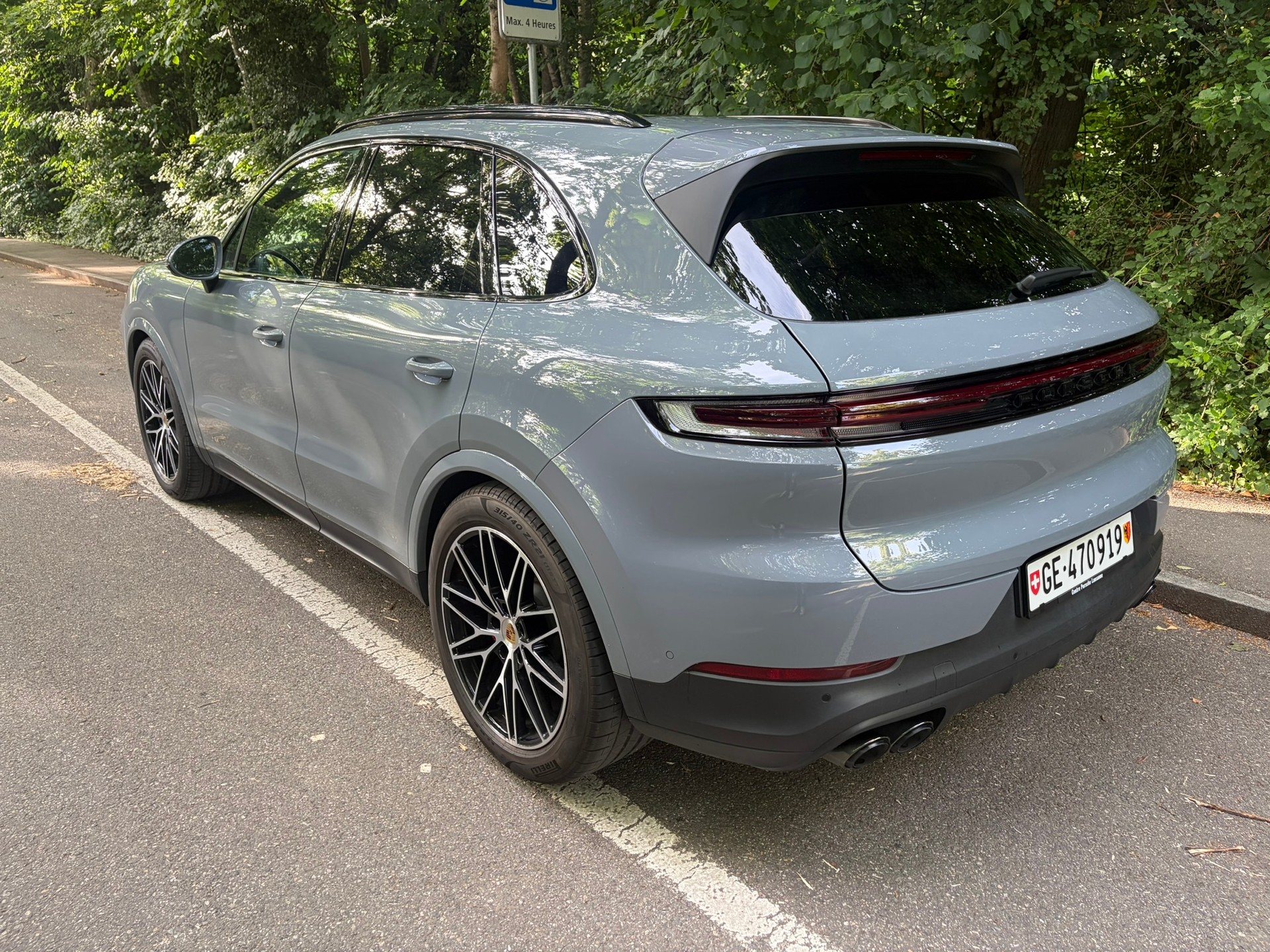 PORSCHE 4.0 V8 S-image-2